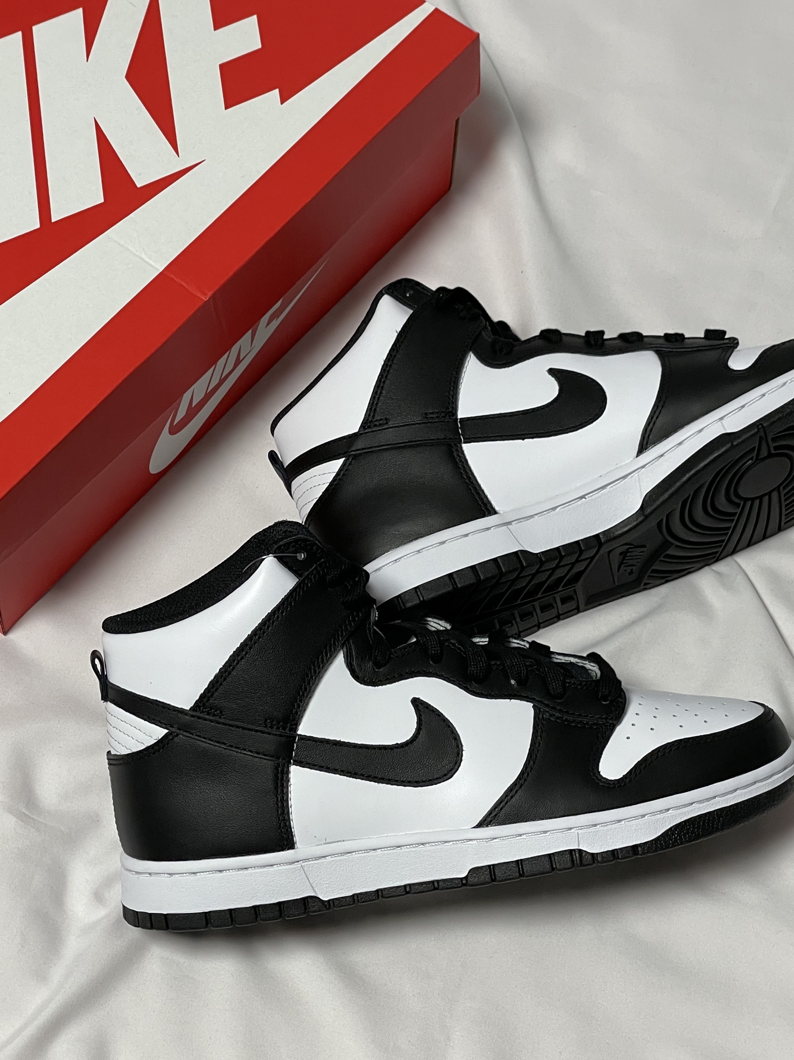 Nike Dunk High Retro Black and White 착용 스타일