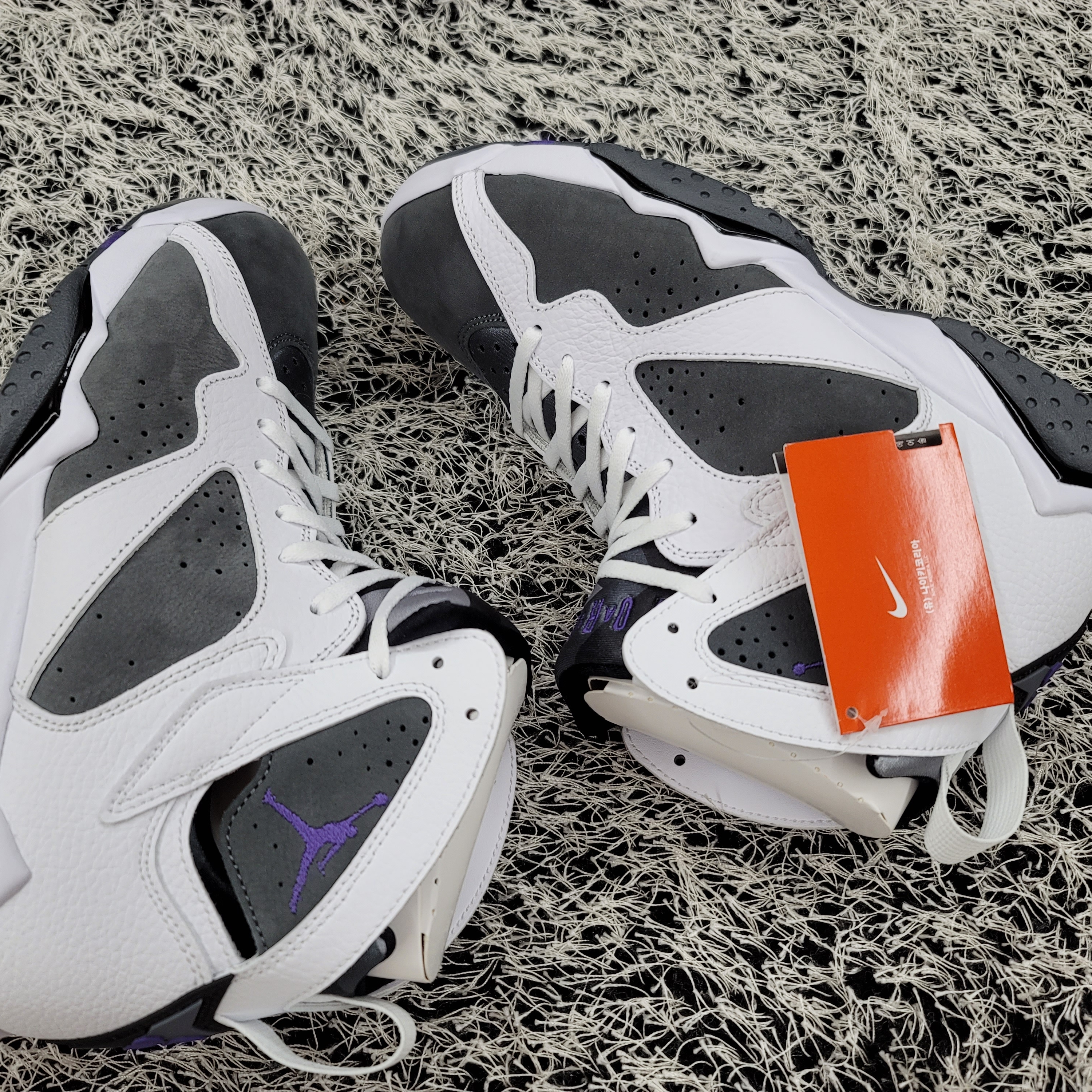 Jordan 7 Retro Flint 2021 착용 스타일 - 1