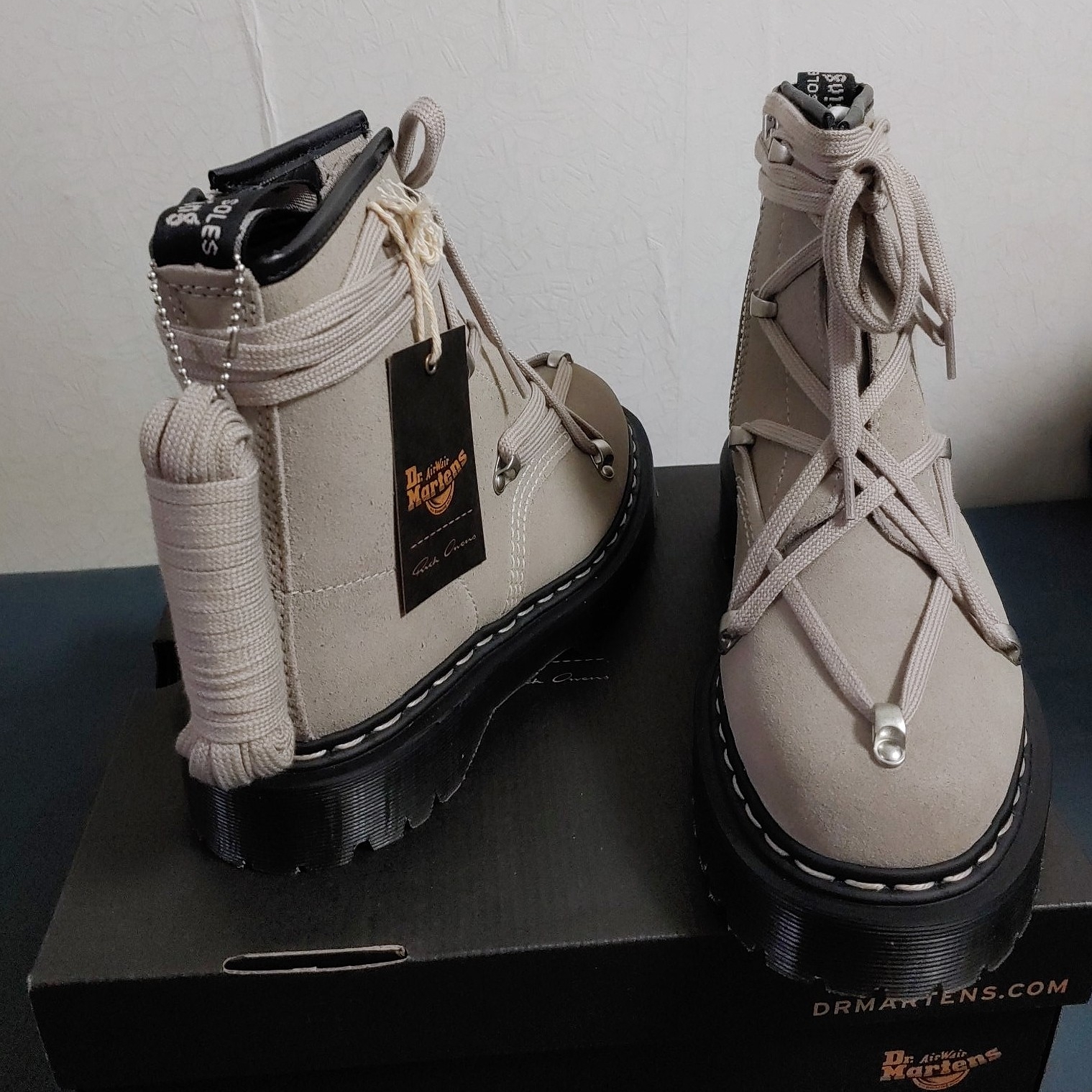 Dr. Martens x Rick Owens 1460 Bex Suede Lace Up Boots 착용 스타일 - 3