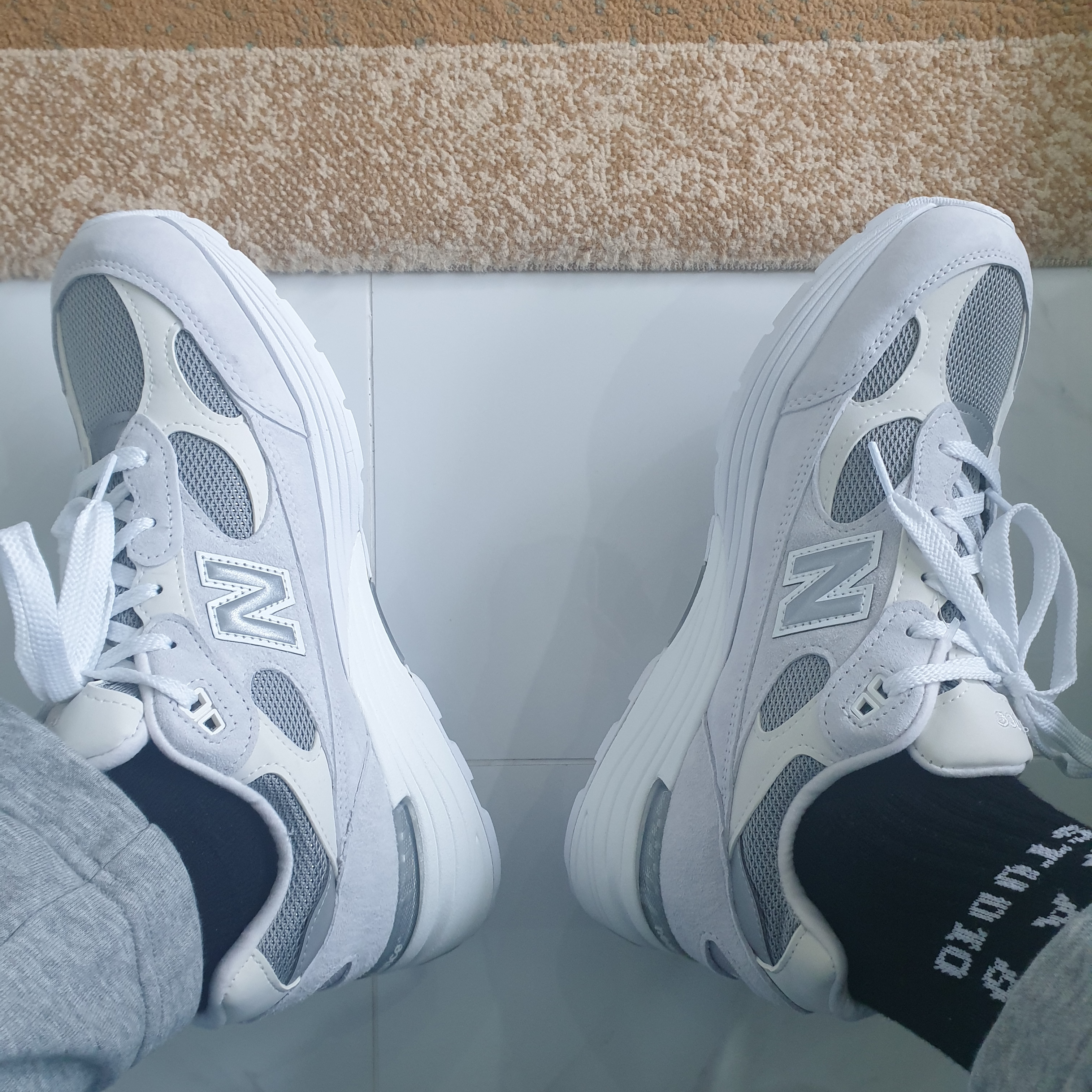 New Balance 992 Made in USA White Silver 착용 스타일