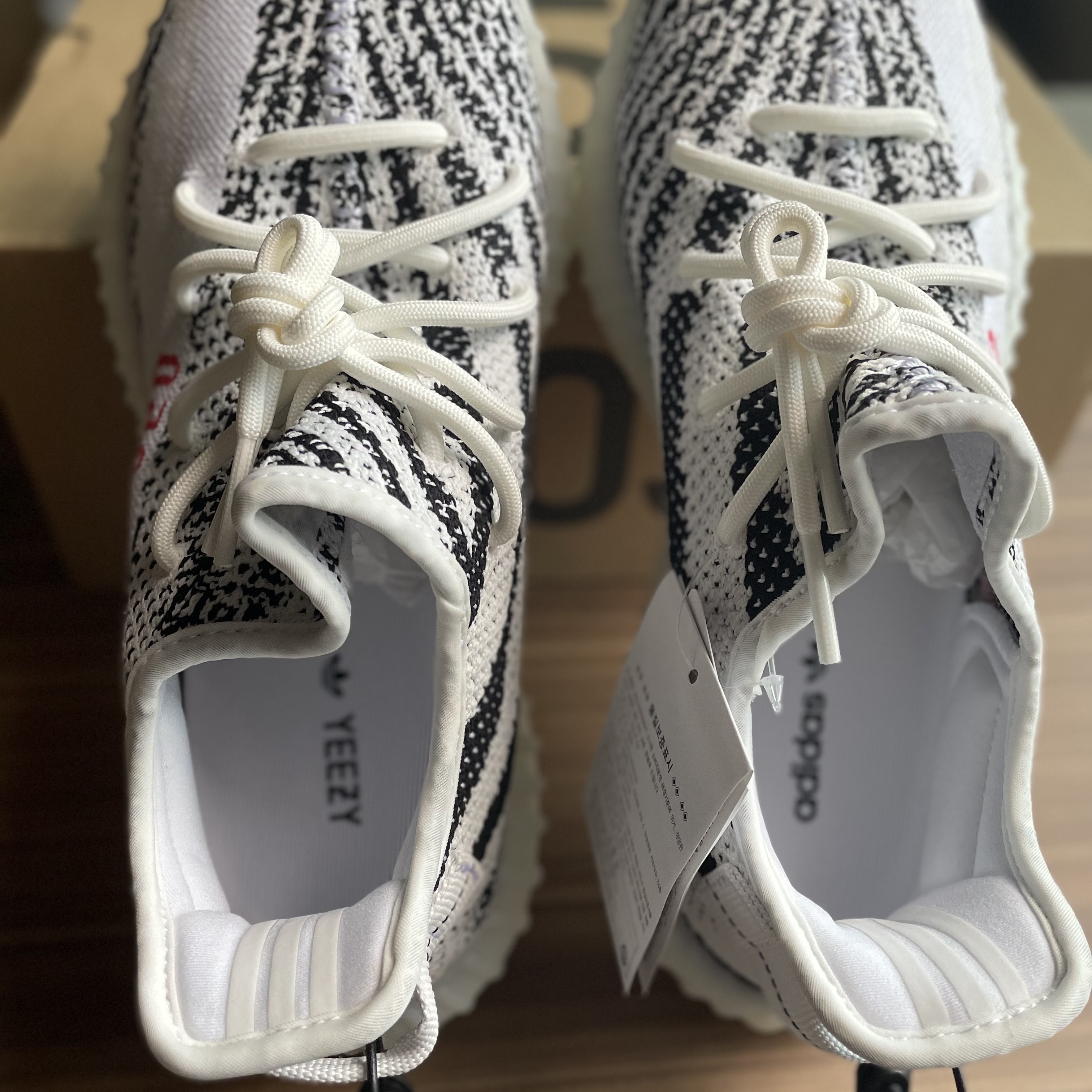 Dior B23 Low Dior Oblique White & Black, Adidas Yeezy Boost 350 V2 Zebra 2017/2019/2020 착용 스타일 - 2