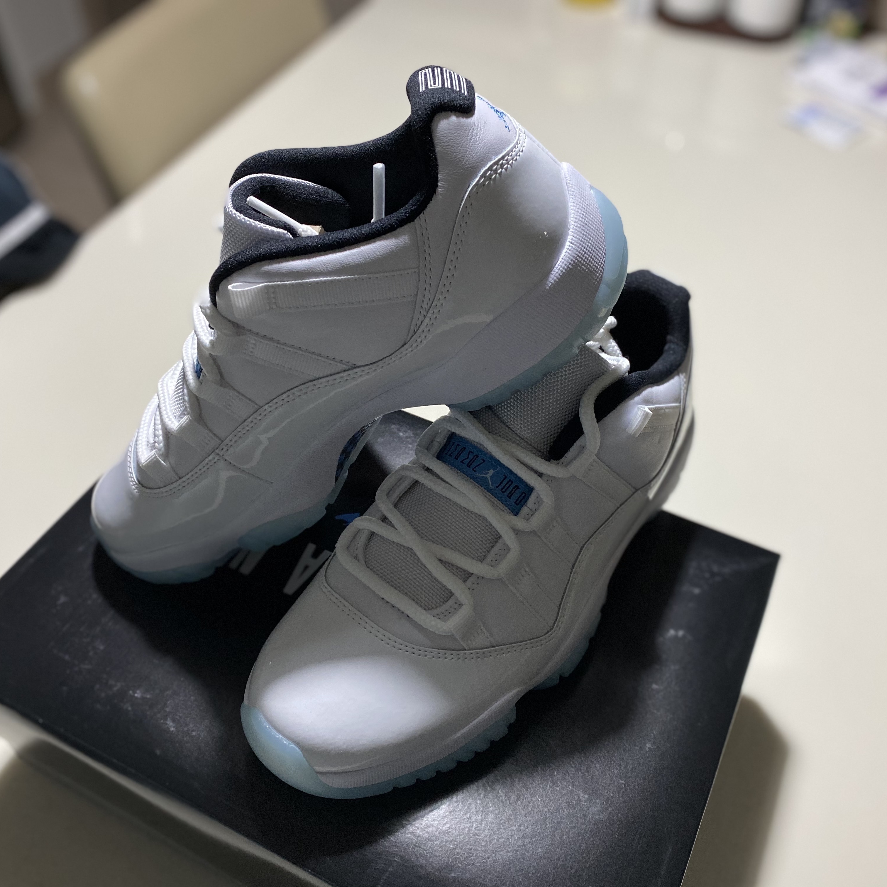 Jordan 11 Retro Low Legend Blue 착용 스타일