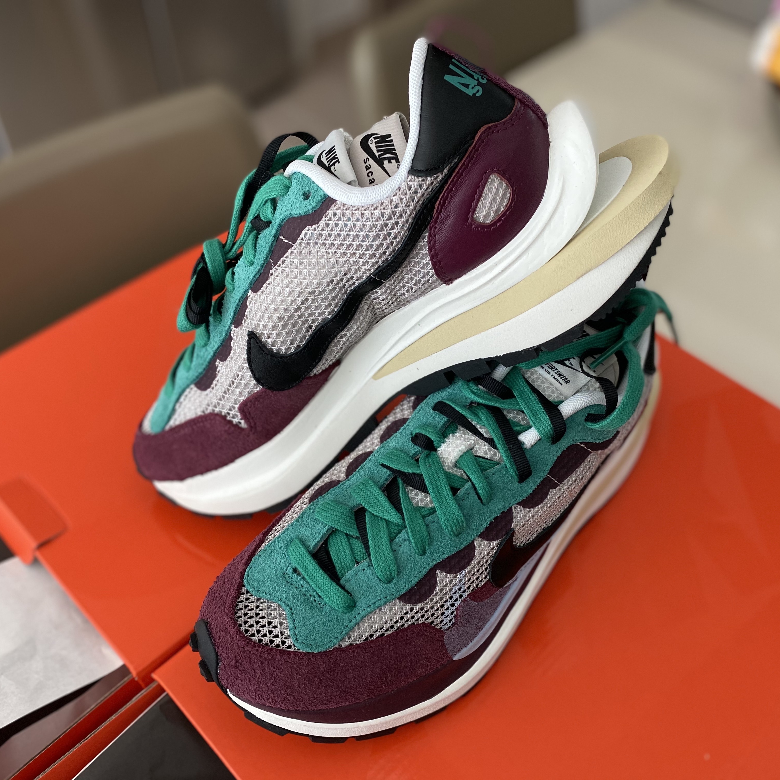 Nike x Undefeated Air Max 97 Militia Green, Jordan 1 Mid Black Hyper Royal 착용 스타일 - 4