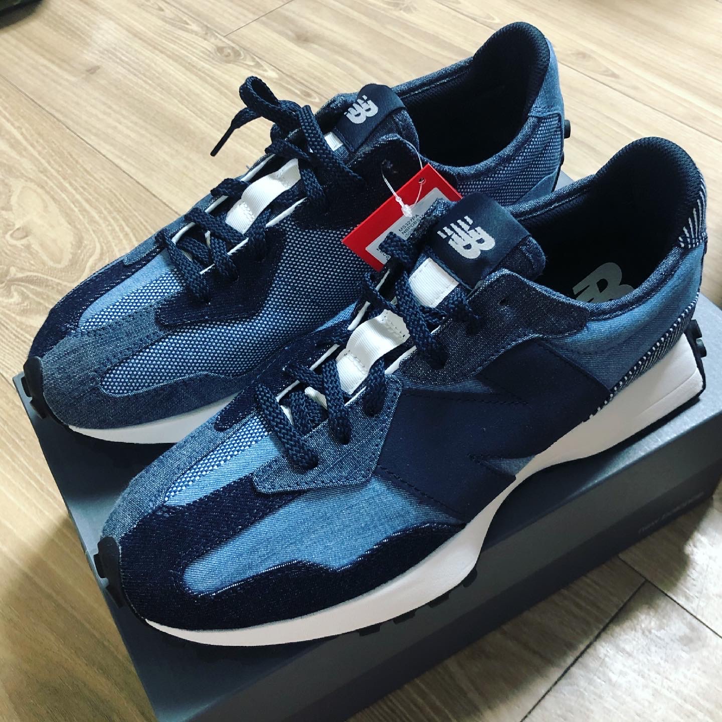 New Balance 327 Eclipse 착용 스타일 - 1