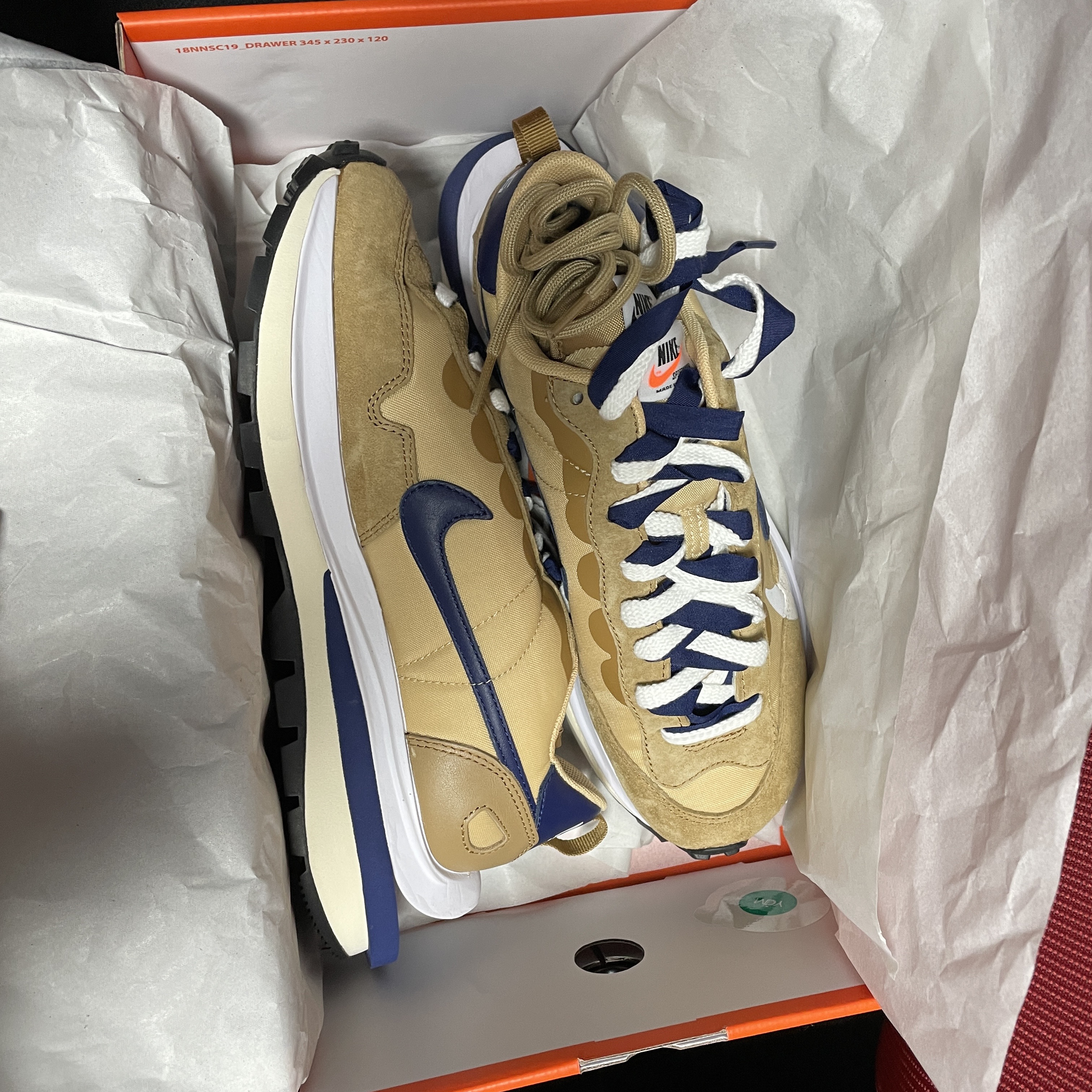 Nike x Sacai VaporWaffle Sesame and Blue Void 착용 스타일