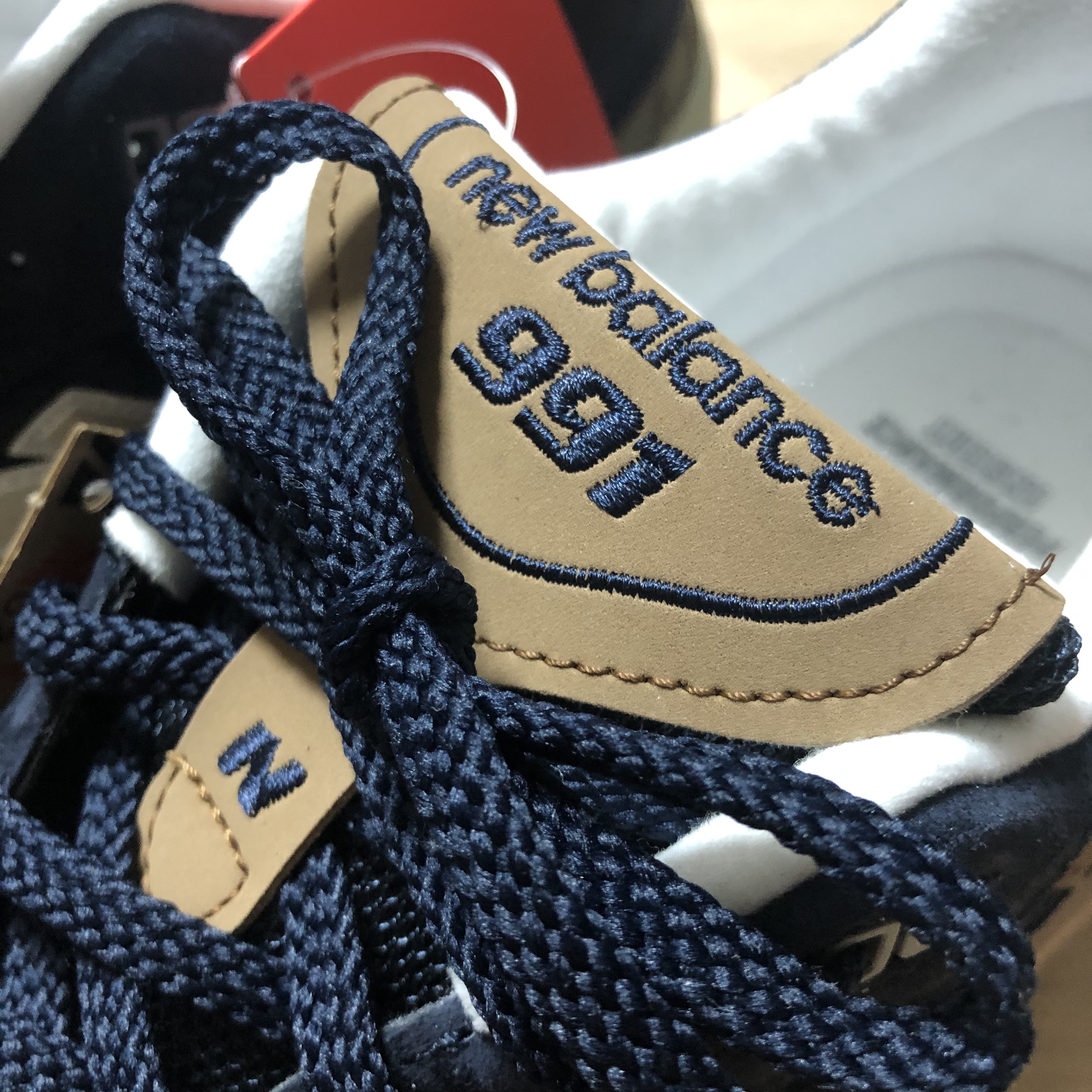 New Balance 991 Made in UK Navy Tan 착용 스타일 - 5