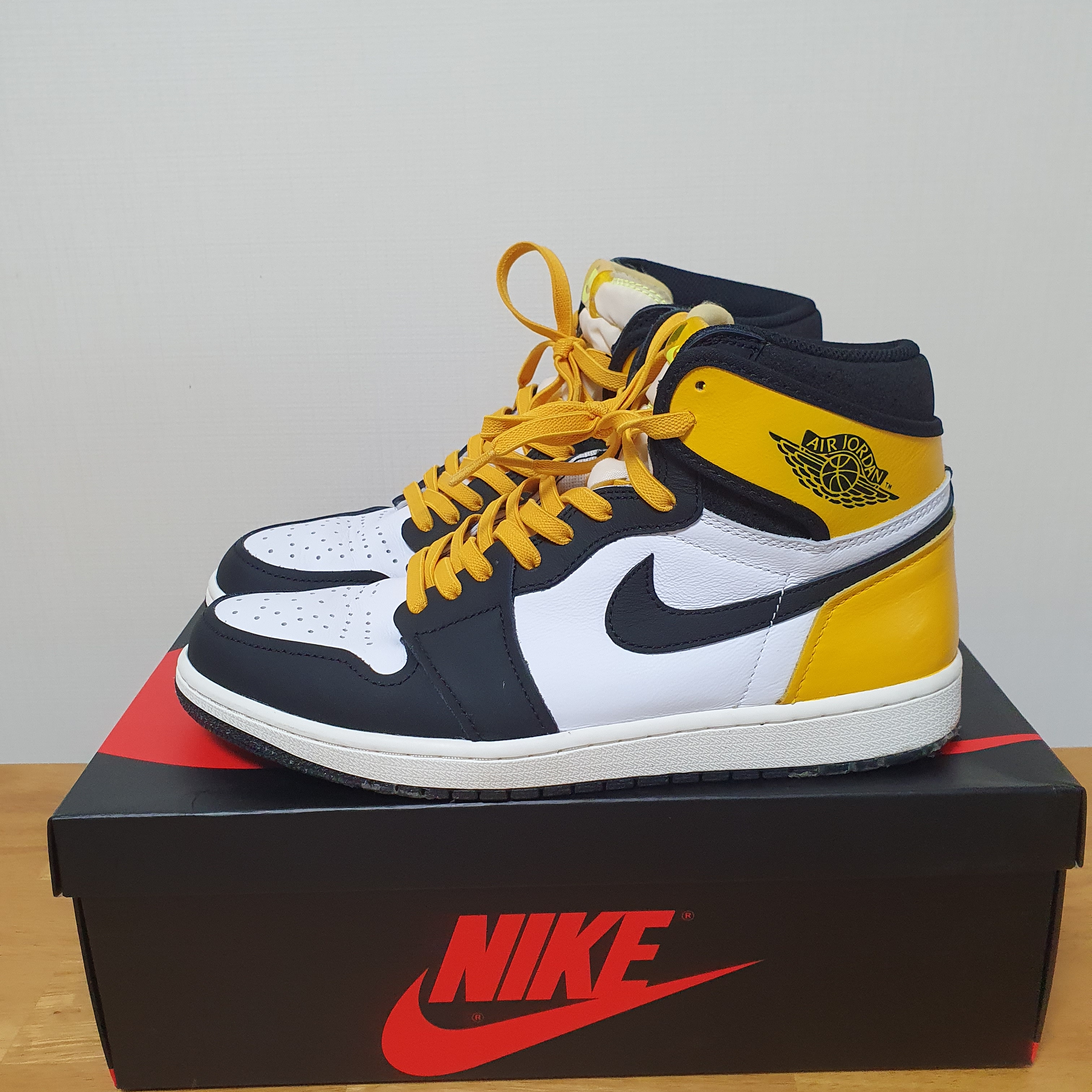 Jordan 1 Retro High OG Volt Gold 착용 스타일 - 1
