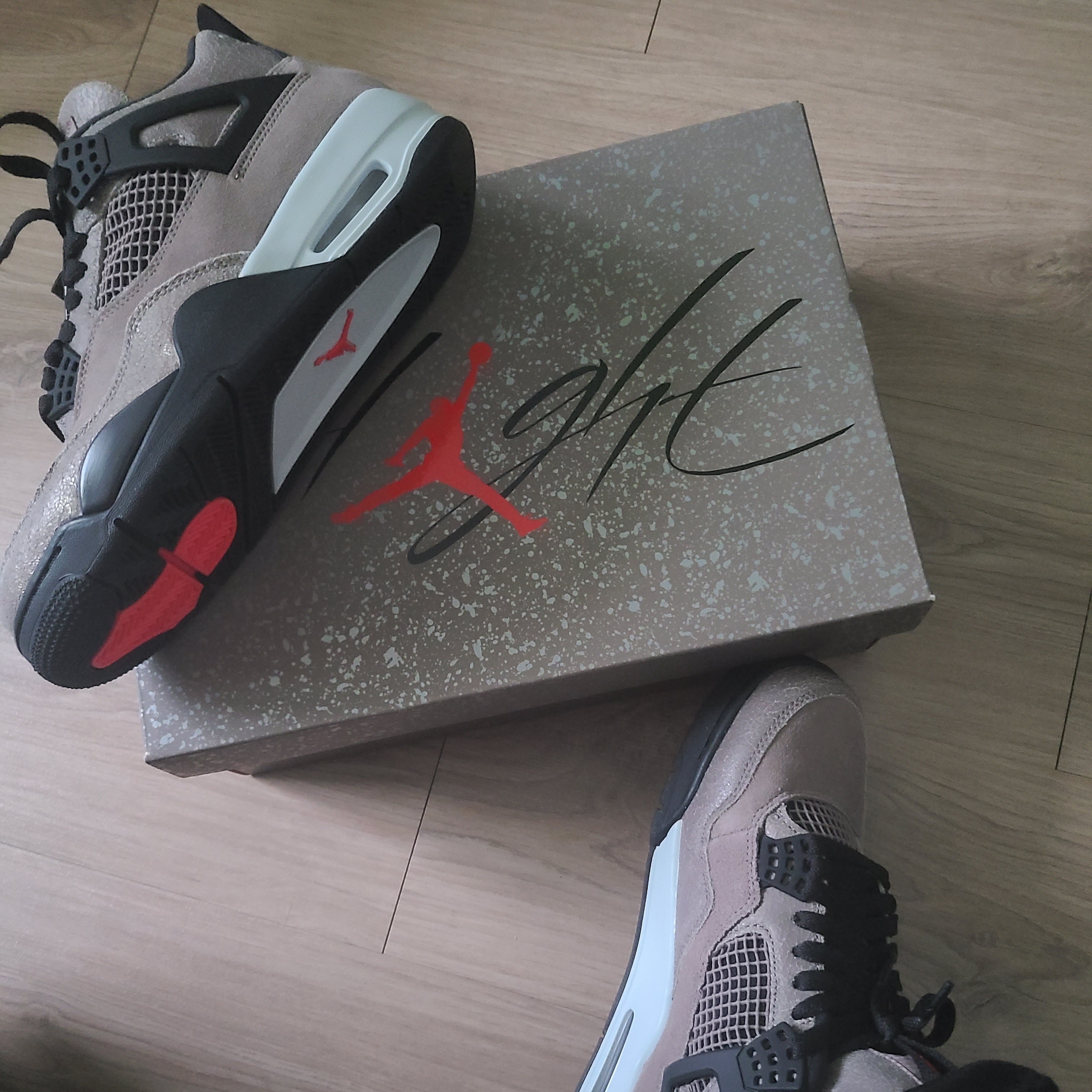 Jordan 4 Retro Taupe Haze 착용 스타일