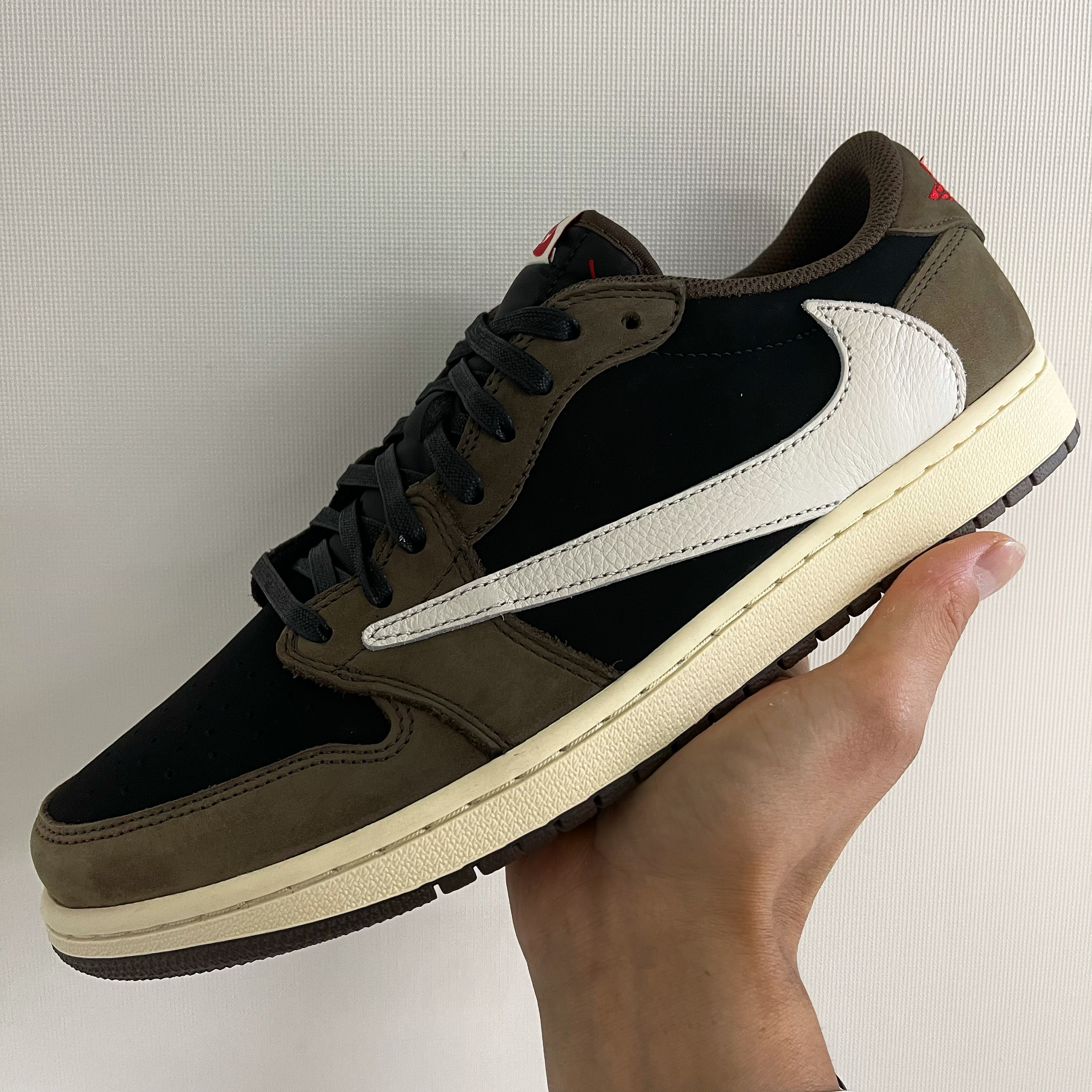 Jordan 1 x Travis Scott Retro Low OG SP Mocha 착용 스타일