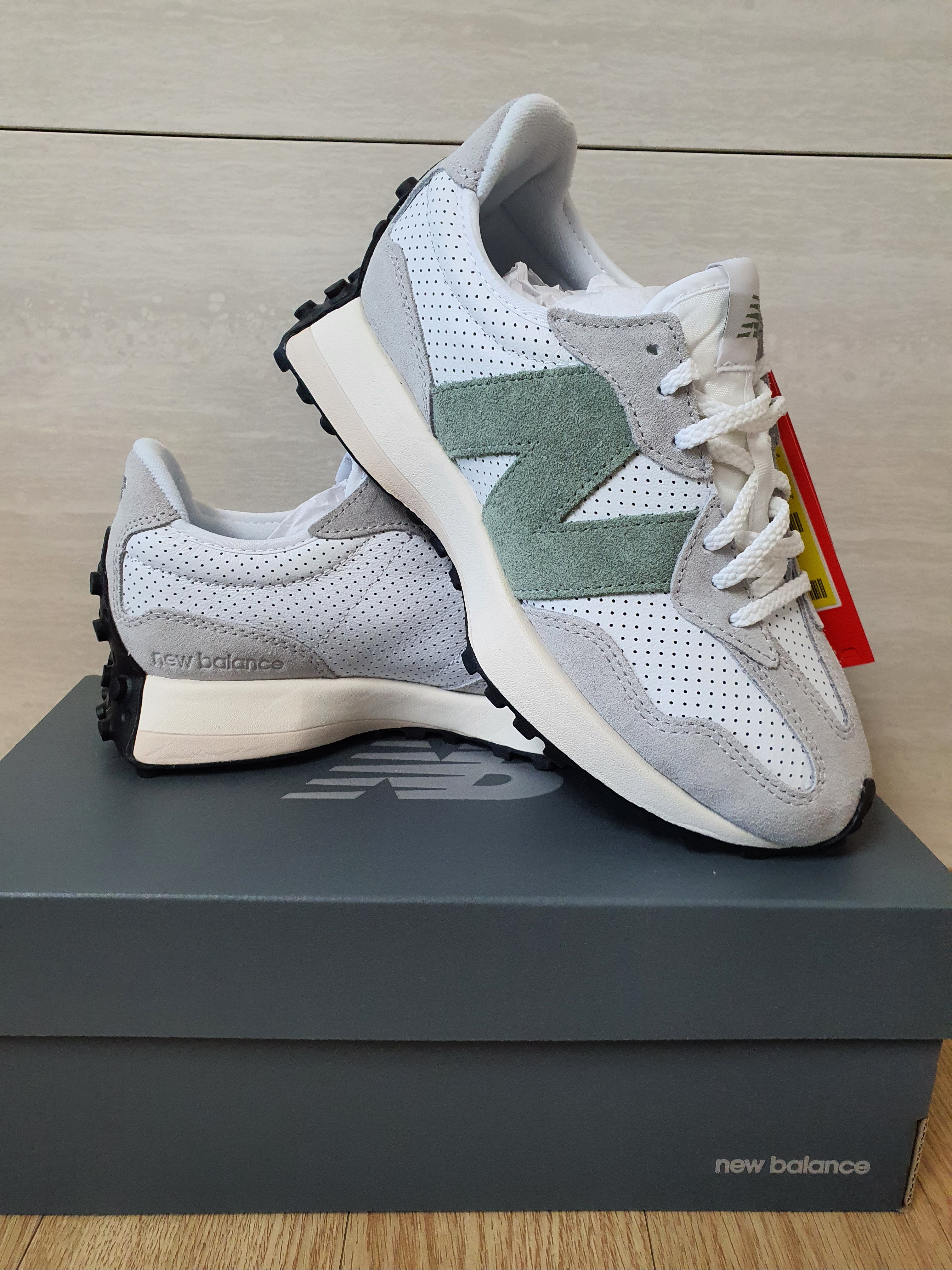 (W) New Balance 327 Grey Green - JD Sports Exclusive 착용 스타일 - 1