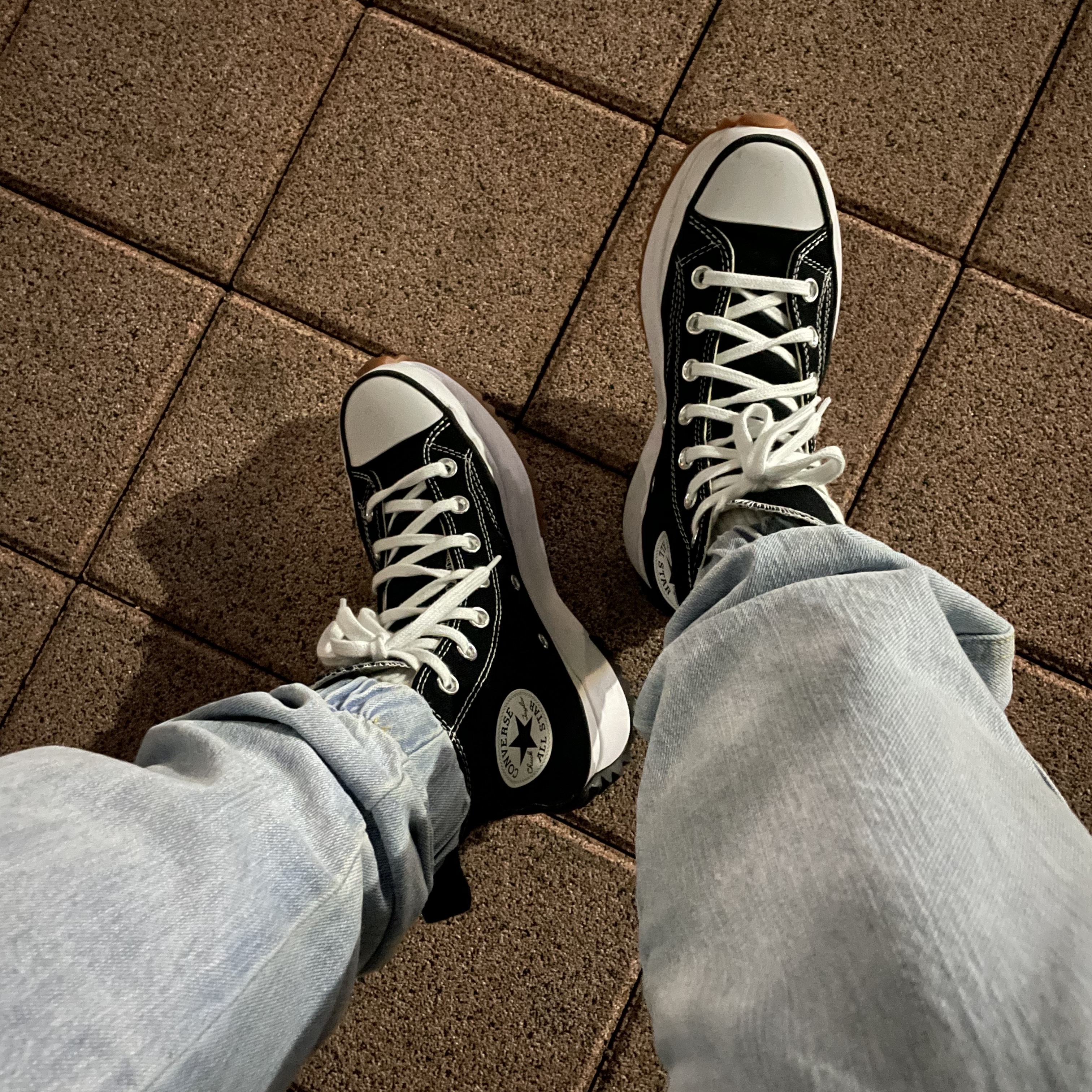 Converse Run Star Hike Hi Black White Gum 착용 스타일