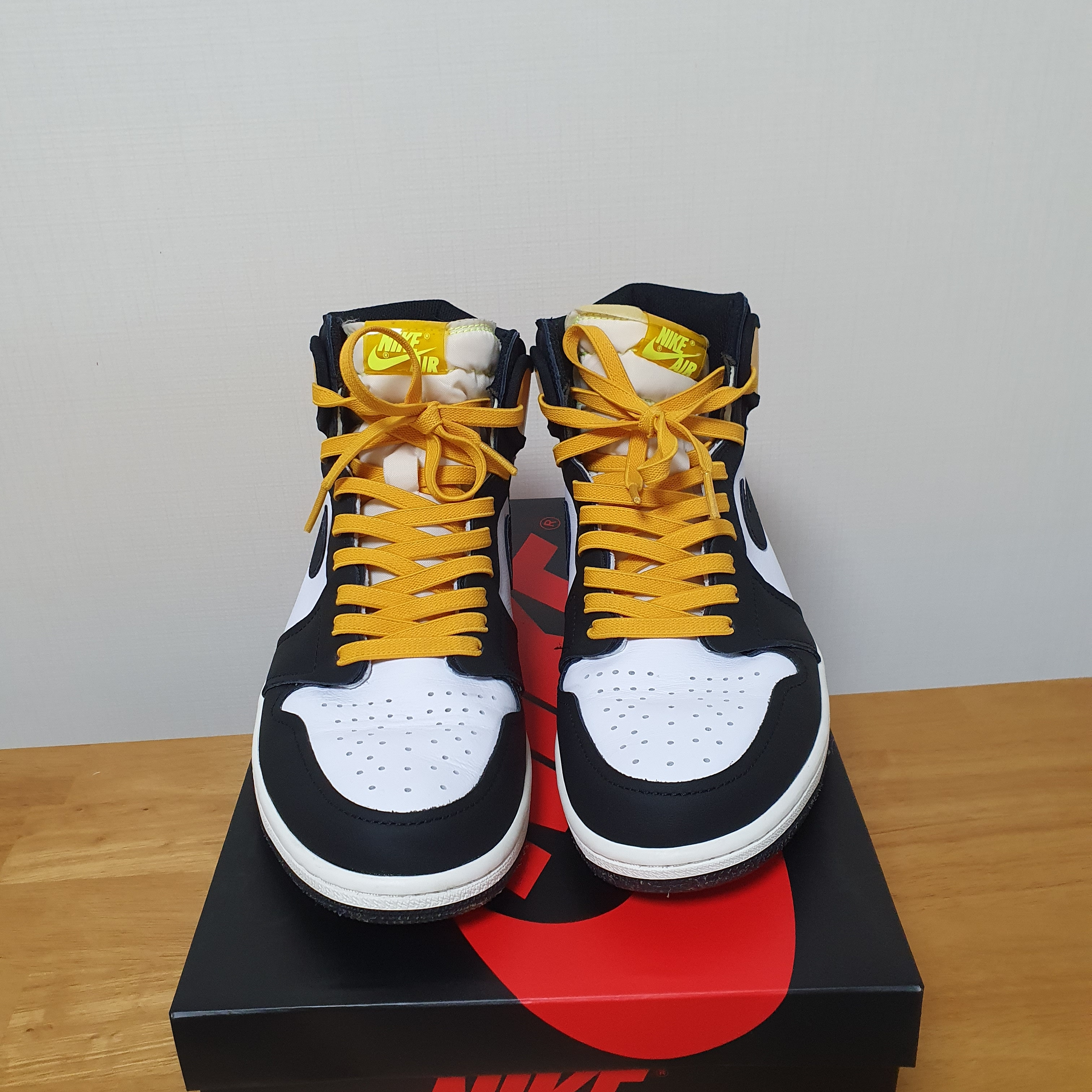 Jordan 1 Retro High OG Volt Gold 착용 스타일 - 2