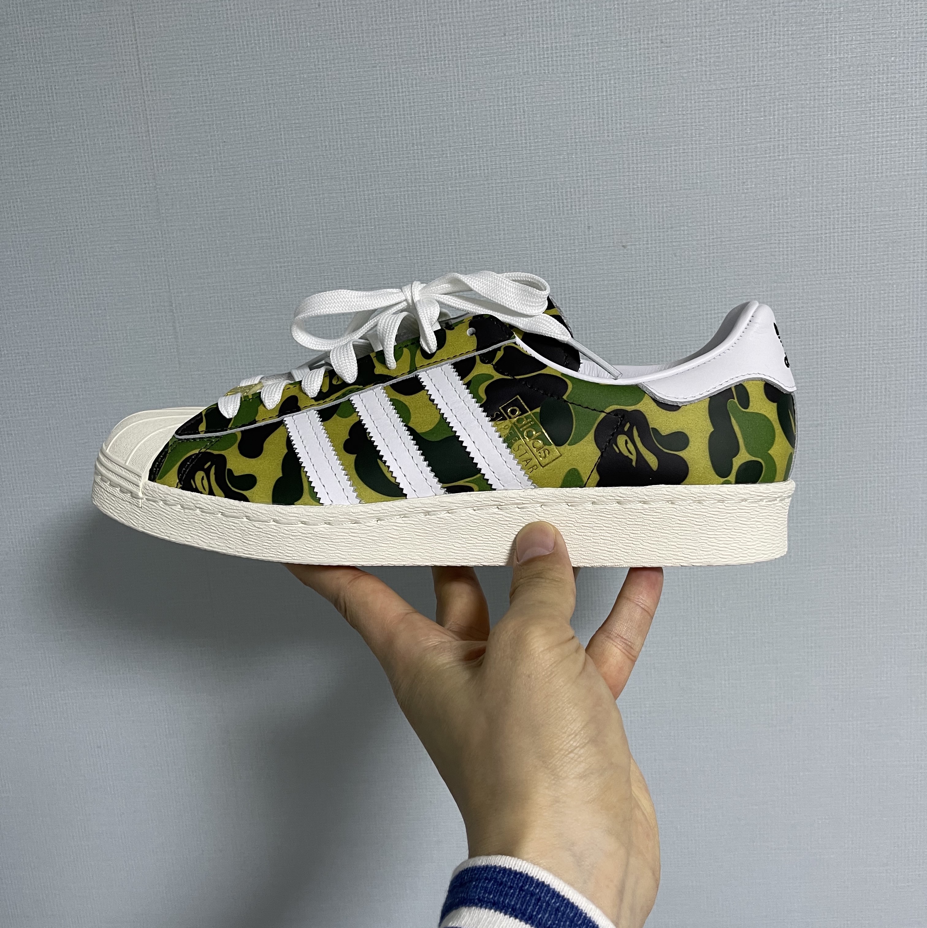 Adidas x BAPE Superstar 80s Green Camo 착용 스타일 - 2
