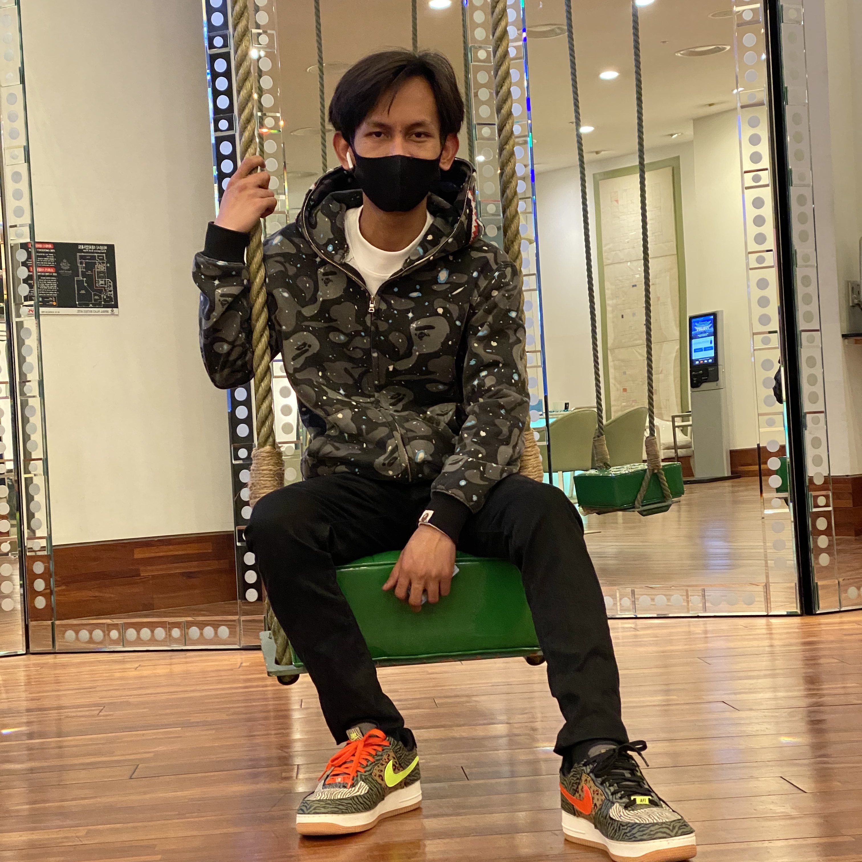 Nike Air Force 1/1 Custom Uptown 착용 스타일
