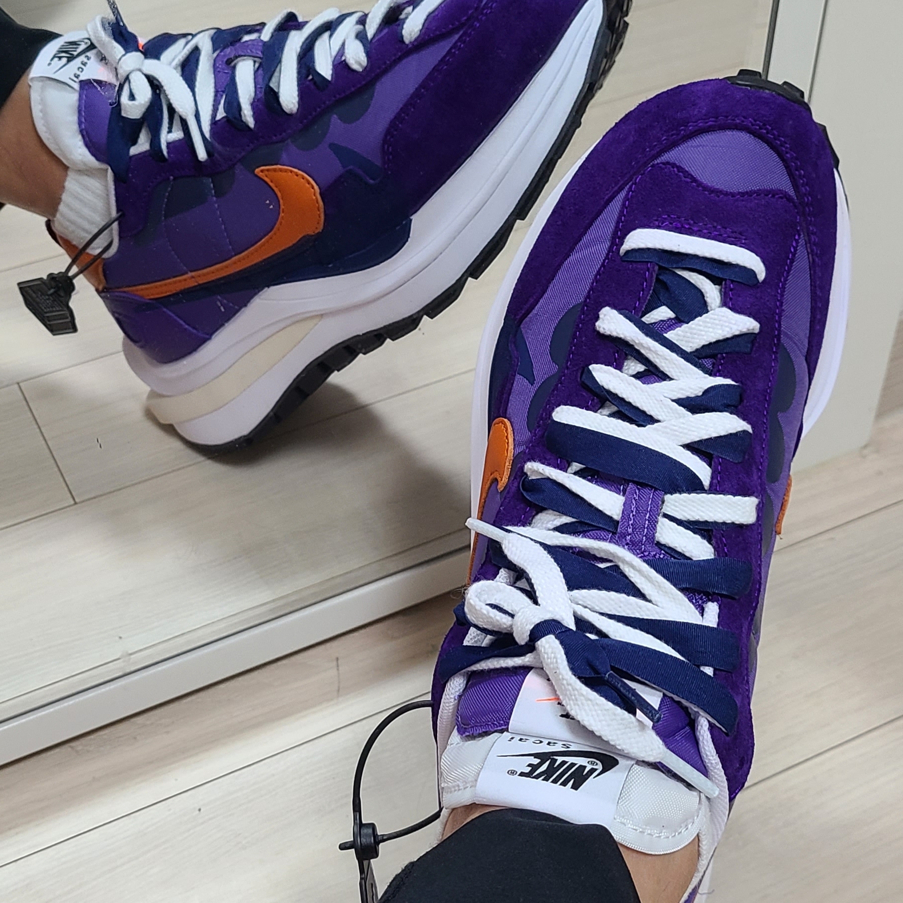 Nike x Sacai VaporWaffle Dark Iris 착용 스타일