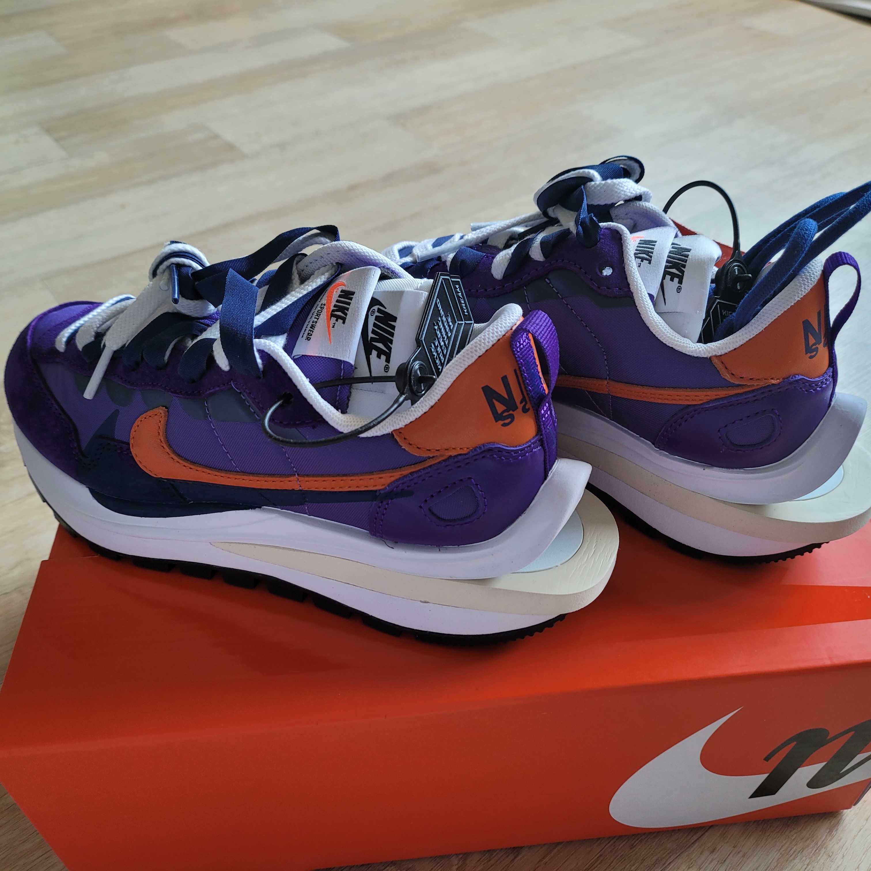 Nike x Sacai VaporWaffle Dark Iris 착용 스타일 - 2