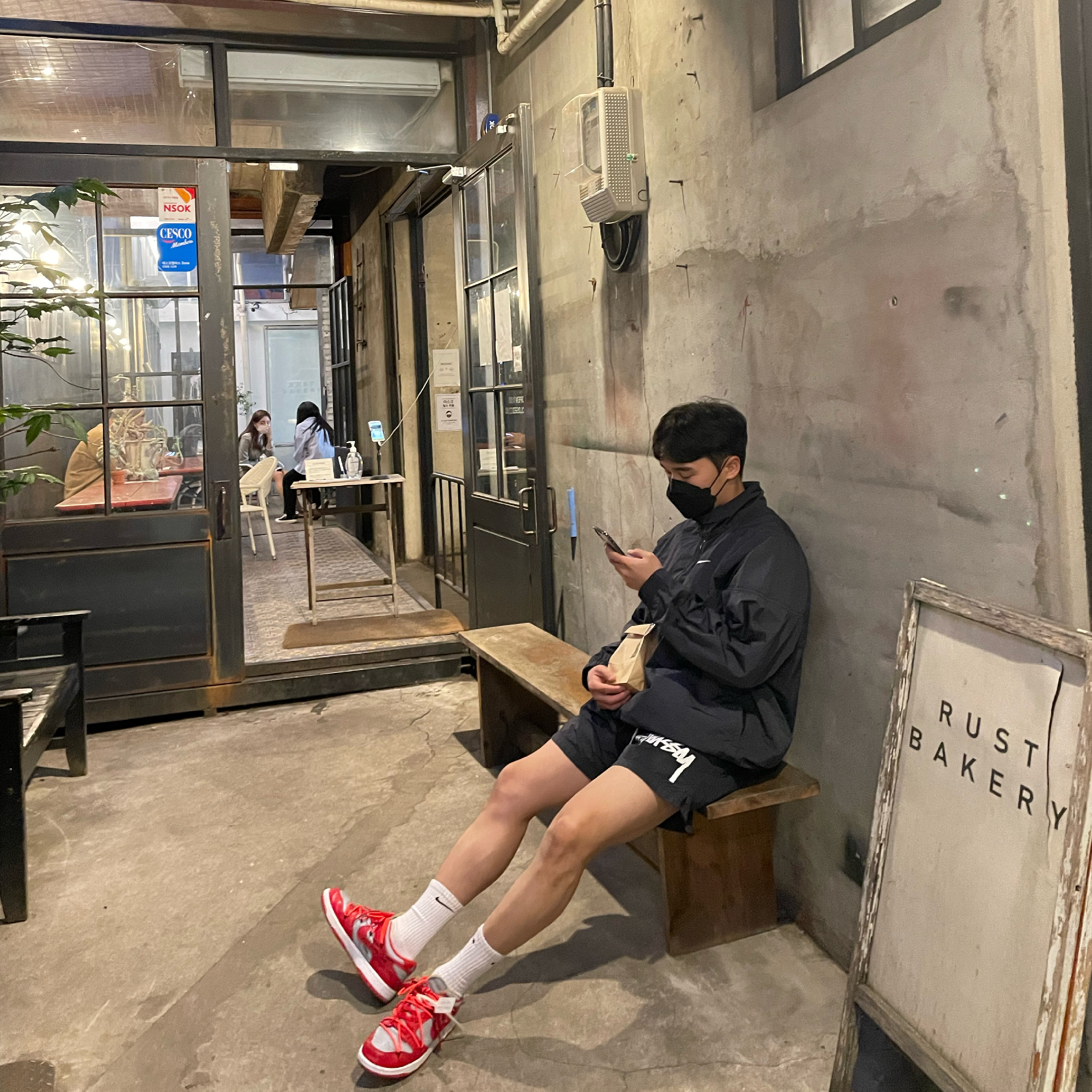 Nike x Off-White Dunk Low University Red, Nike x Stussy Water Shorts Off Noir 착용 스타일