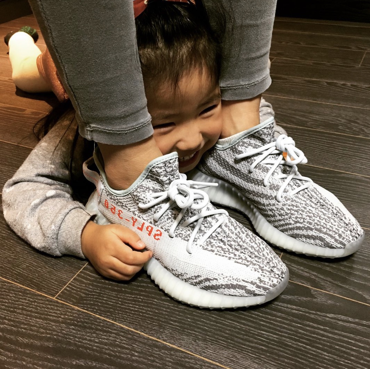 Adidas Yeezy Boost 350 V2 Blue Tint 2017 착용 스타일