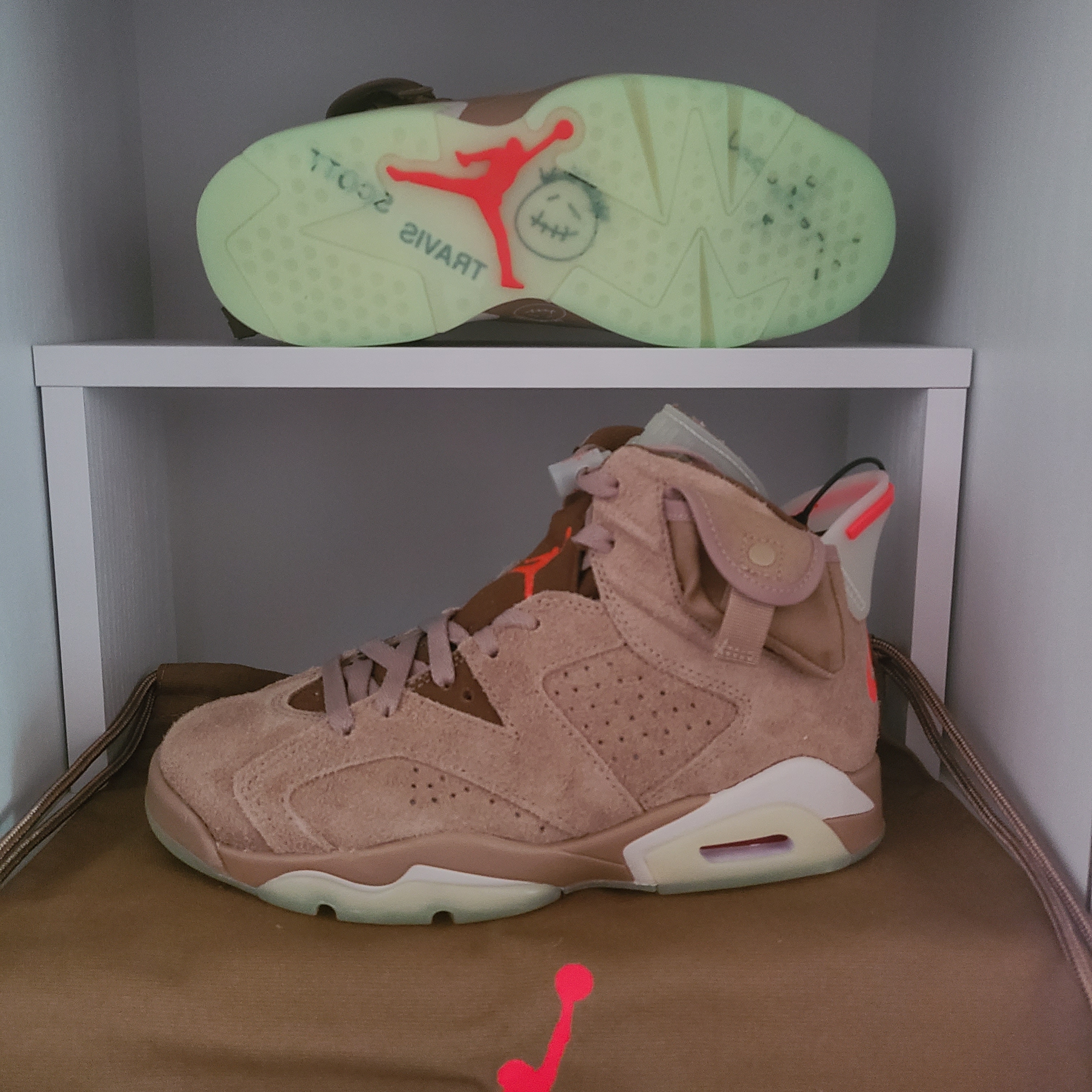Jordan 6 x Travis Scott Retro SP British Khaki 착용 스타일 - 2