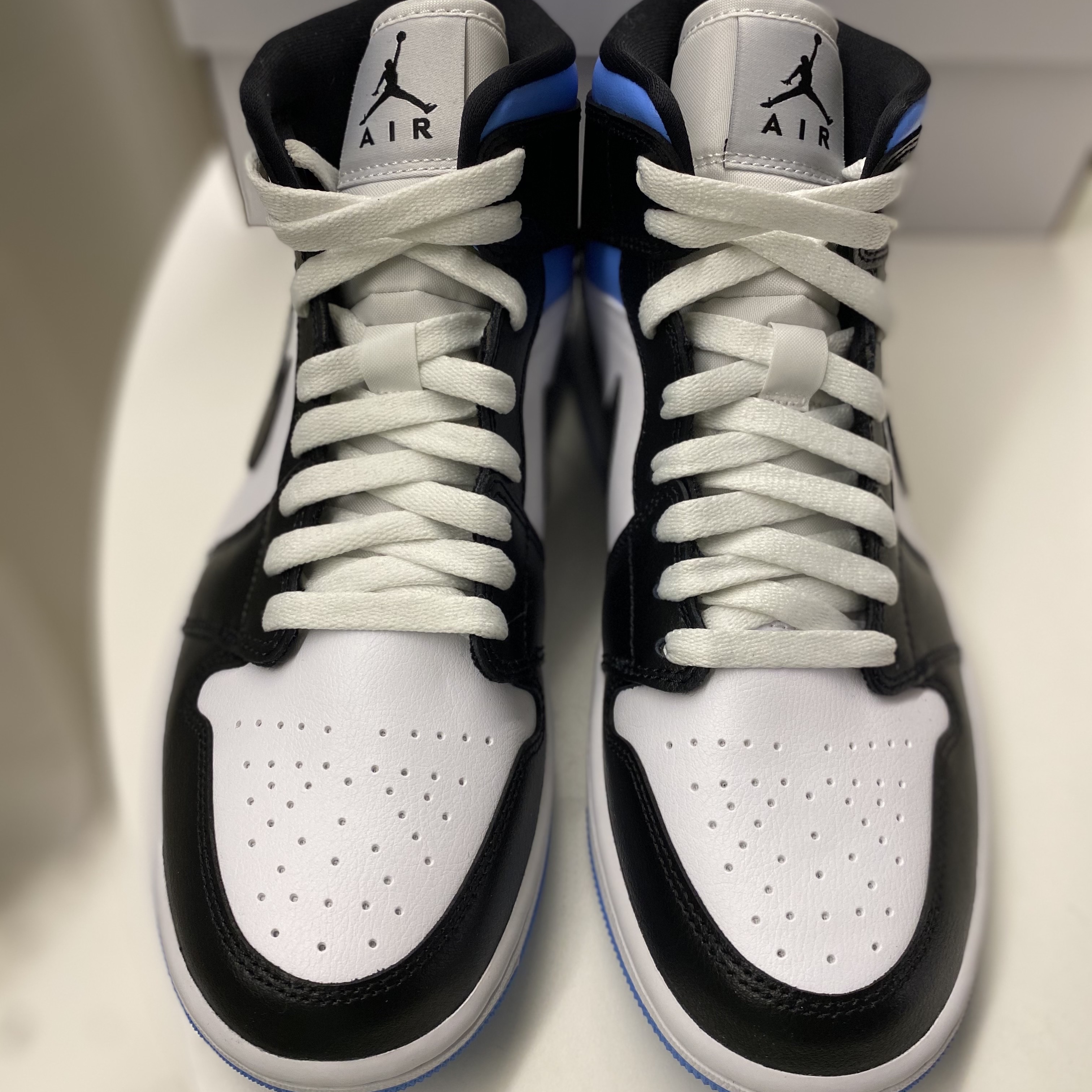 (W) Jordan 1 Mid White Black University Blue 착용 스타일 - 4