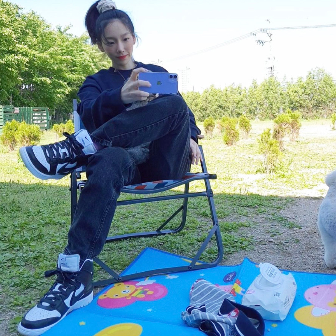 Nike x Ambush Dunk High Black, Nike x Drake Nocta Essential Hoodie University Gold - Asia 착용 스타일 - 2