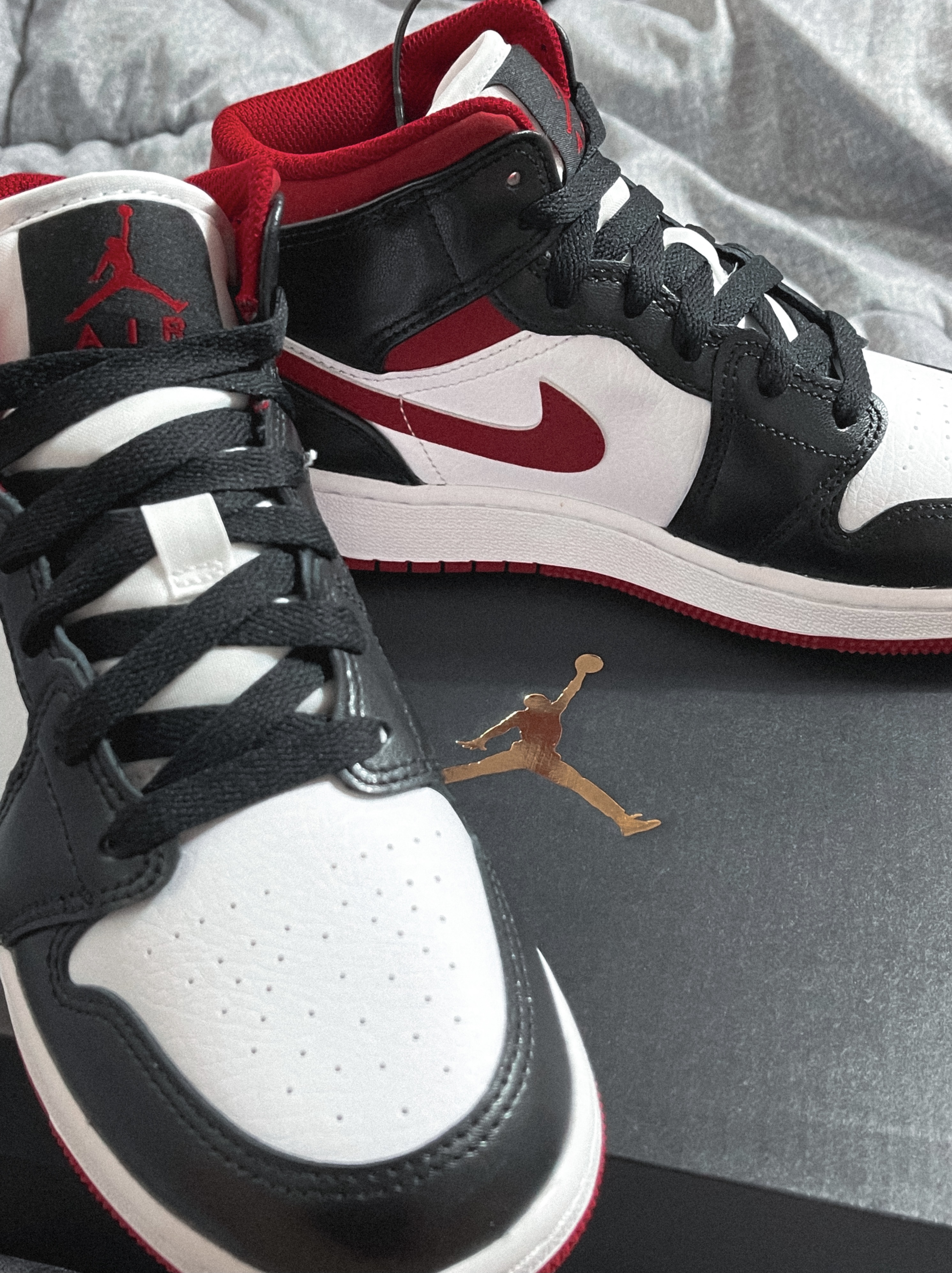 (GS) Jordan 1 Mid Gym Red Black White, Jordan 1 Mid Gym Red Black White 착용 스타일 - 2