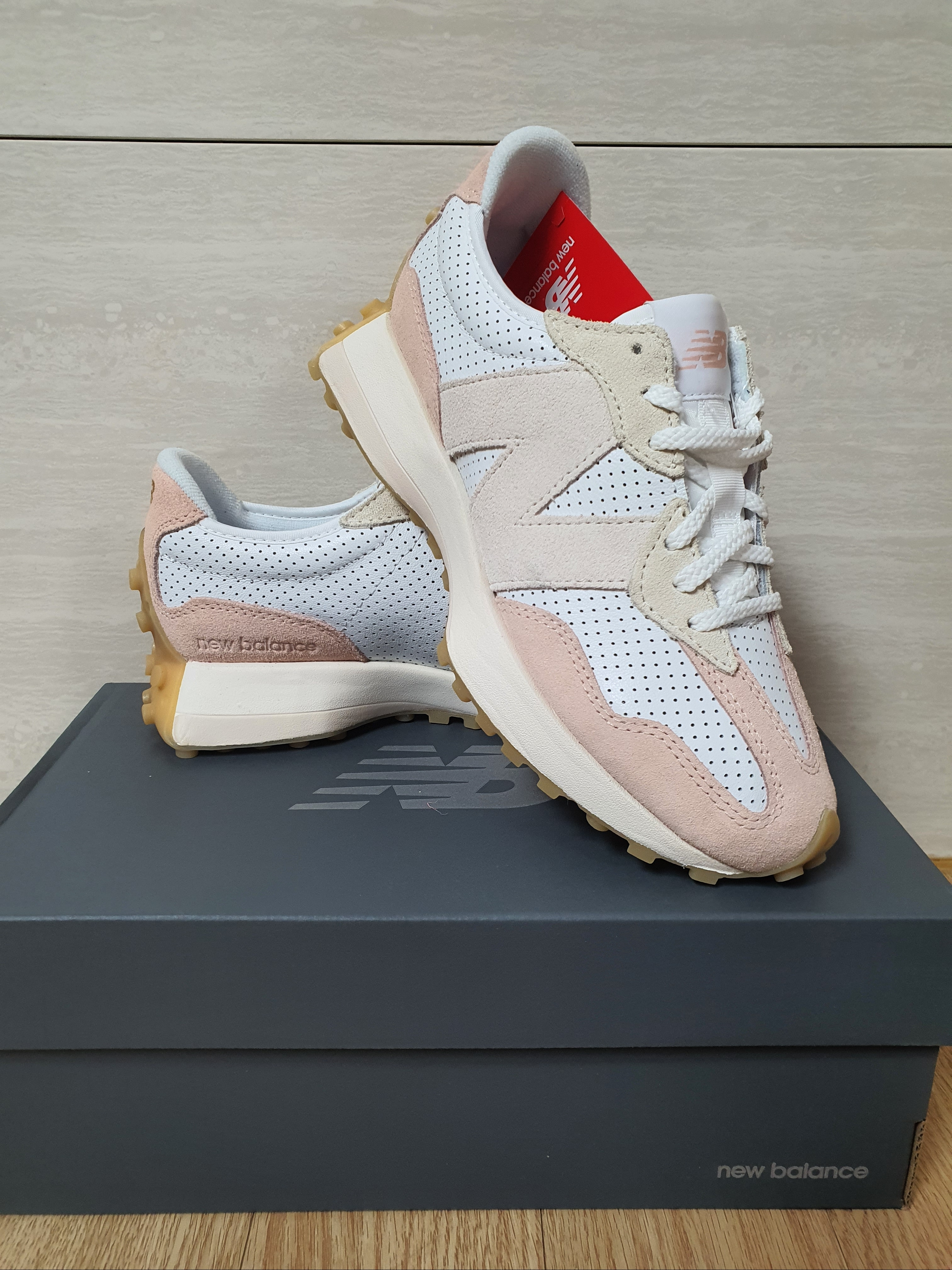 (W) New Balance 327 Pink - JD Sports Exclusive 착용 스타일 - 1