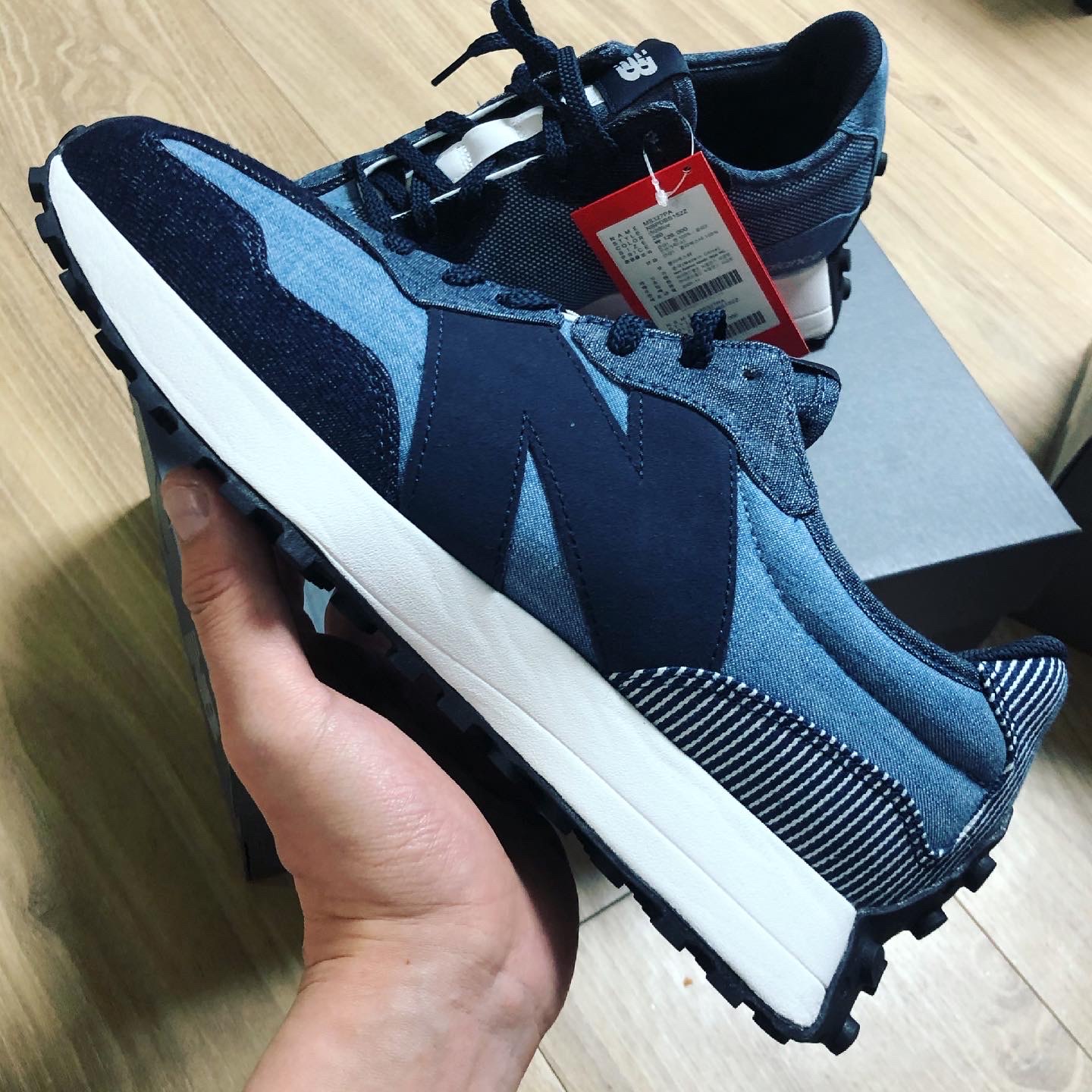 New Balance 327 Eclipse 착용 스타일 - 2