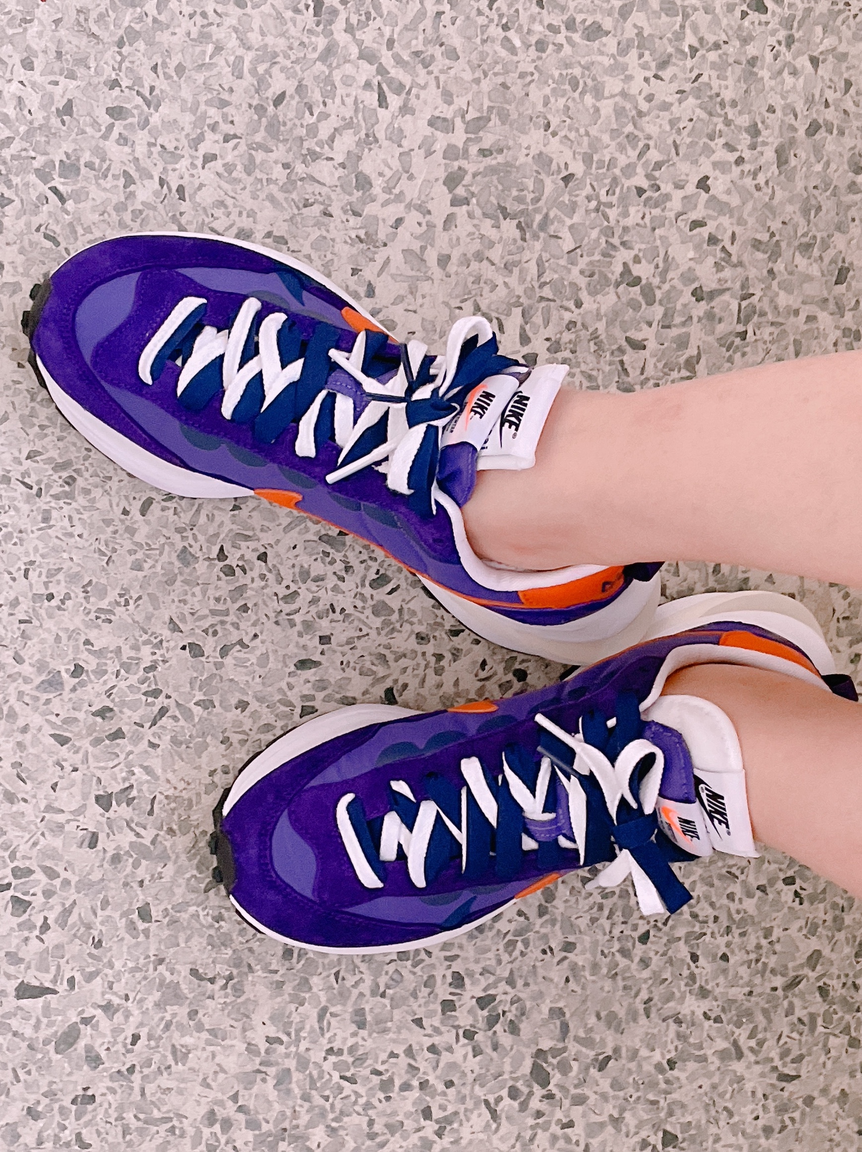 Nike x Sacai VaporWaffle Dark Iris, Nike x Sacai VaporWaffle Sesame and Blue Void 착용 스타일 - 2