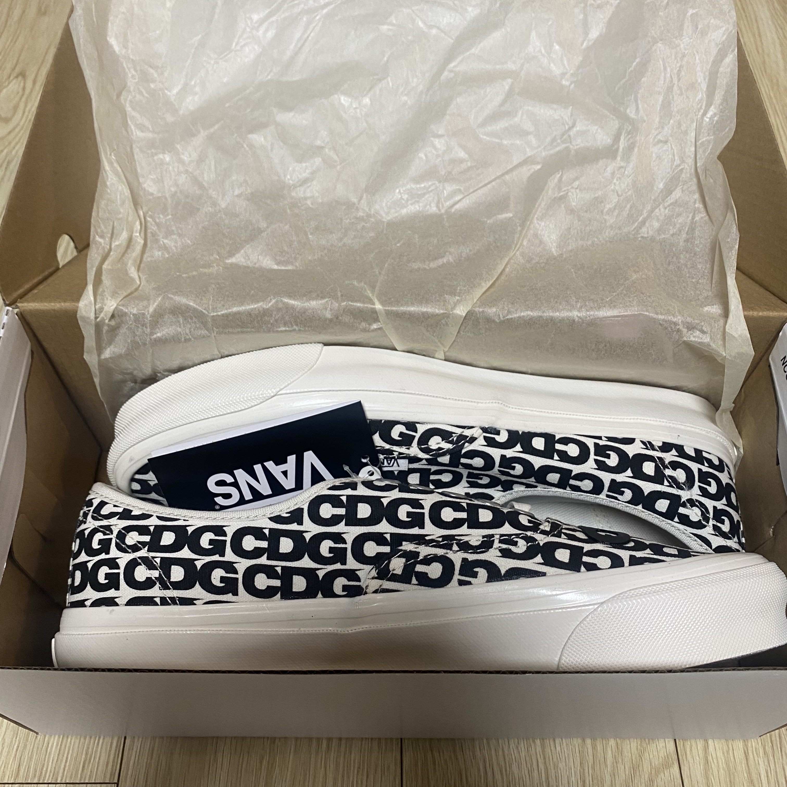 Vans Vault x CDG OG Authentic LX White Black 착용 스타일
