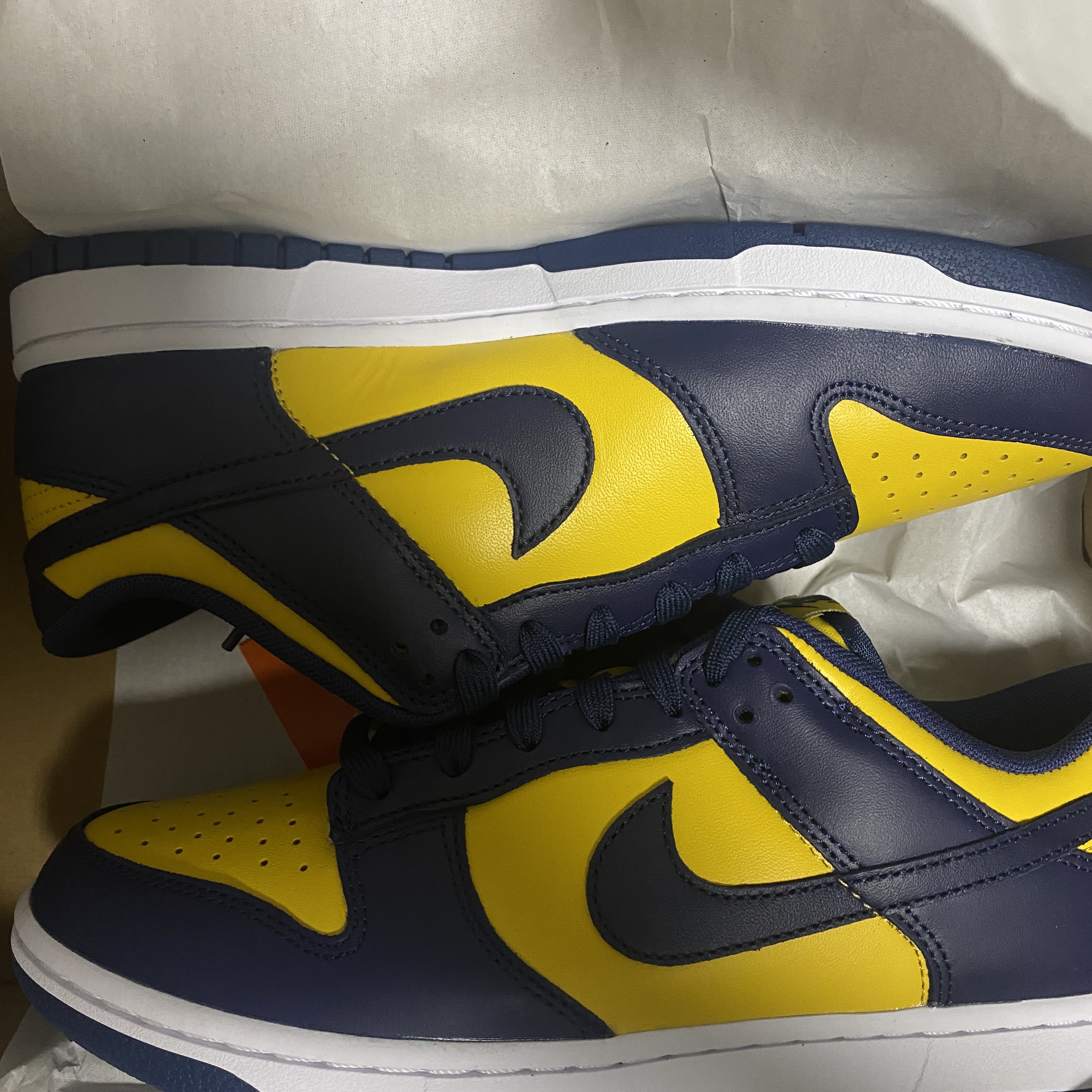Nike Dunk Low Retro Varsity Maize 착용 스타일