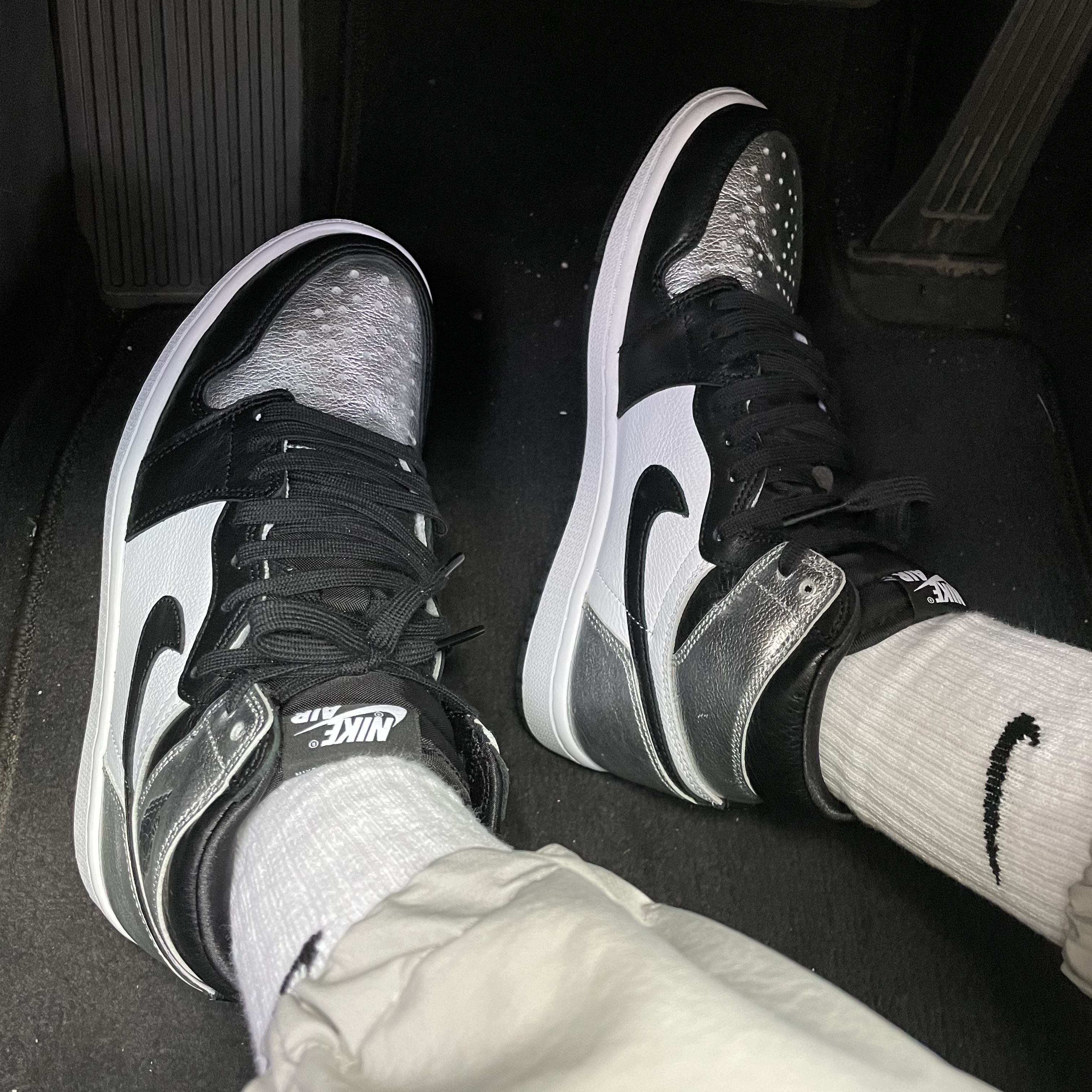(W) Jordan 1 Retro High OG Silver Toe 착용 스타일 - 1
