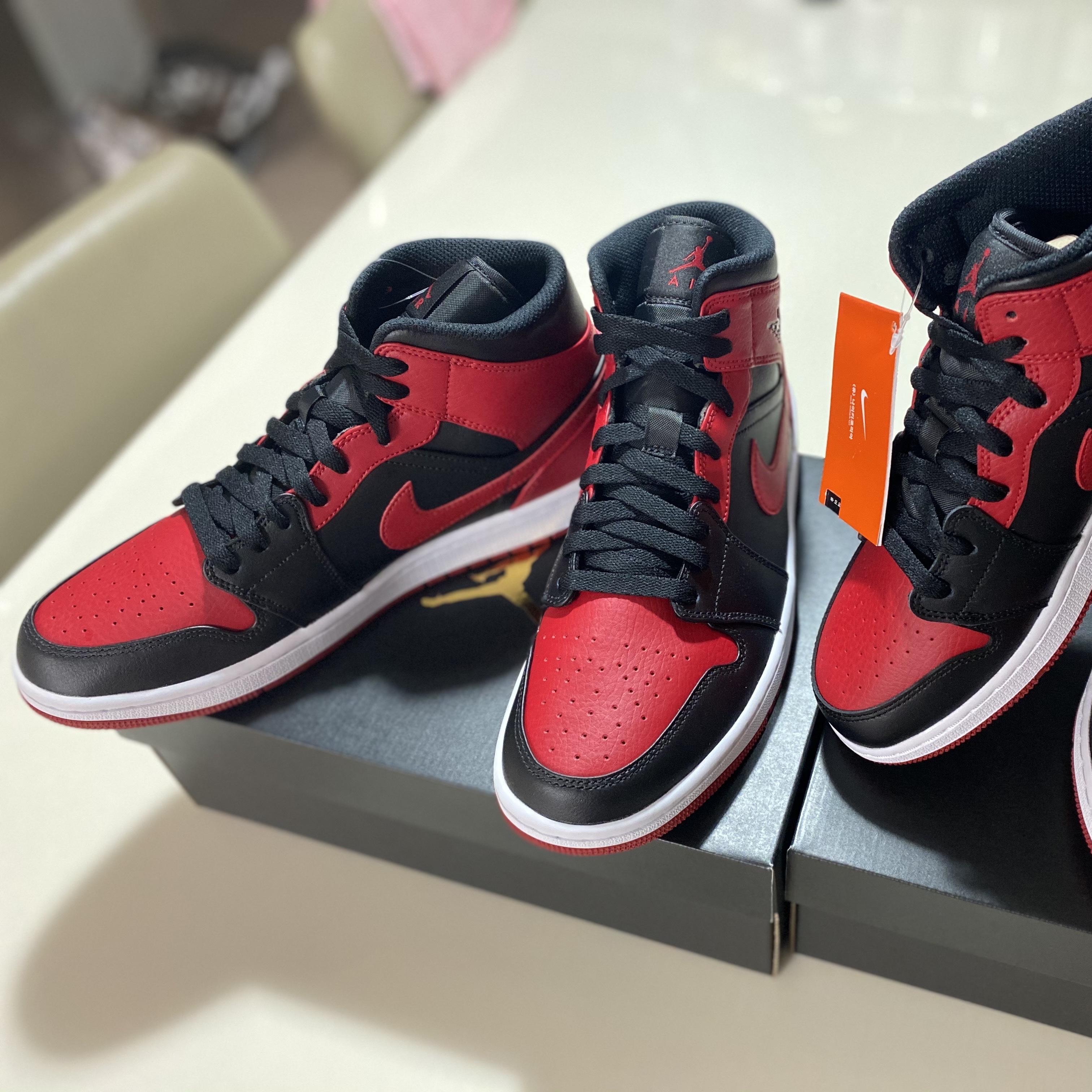 Jordan 1 x J Balvin Retro High OG, Nike Air More Uptempo Black White 2020 착용 스타일 - 5