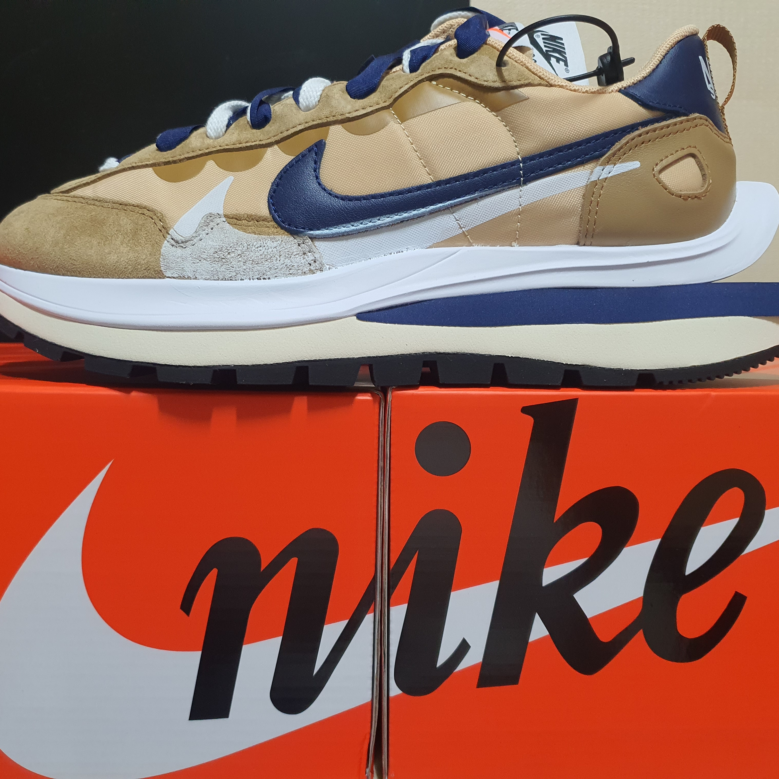 Nike x Sacai VaporWaffle Sesame and Blue Void, Nike x Sacai VaporWaffle Dark Iris 착용 스타일 - 1