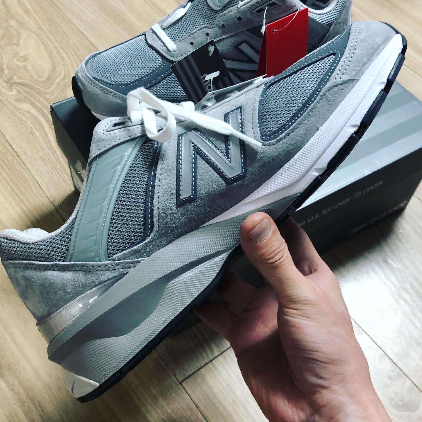 New Balance 990v5 Made in USA Grey - D Standard 착용 스타일 - 3