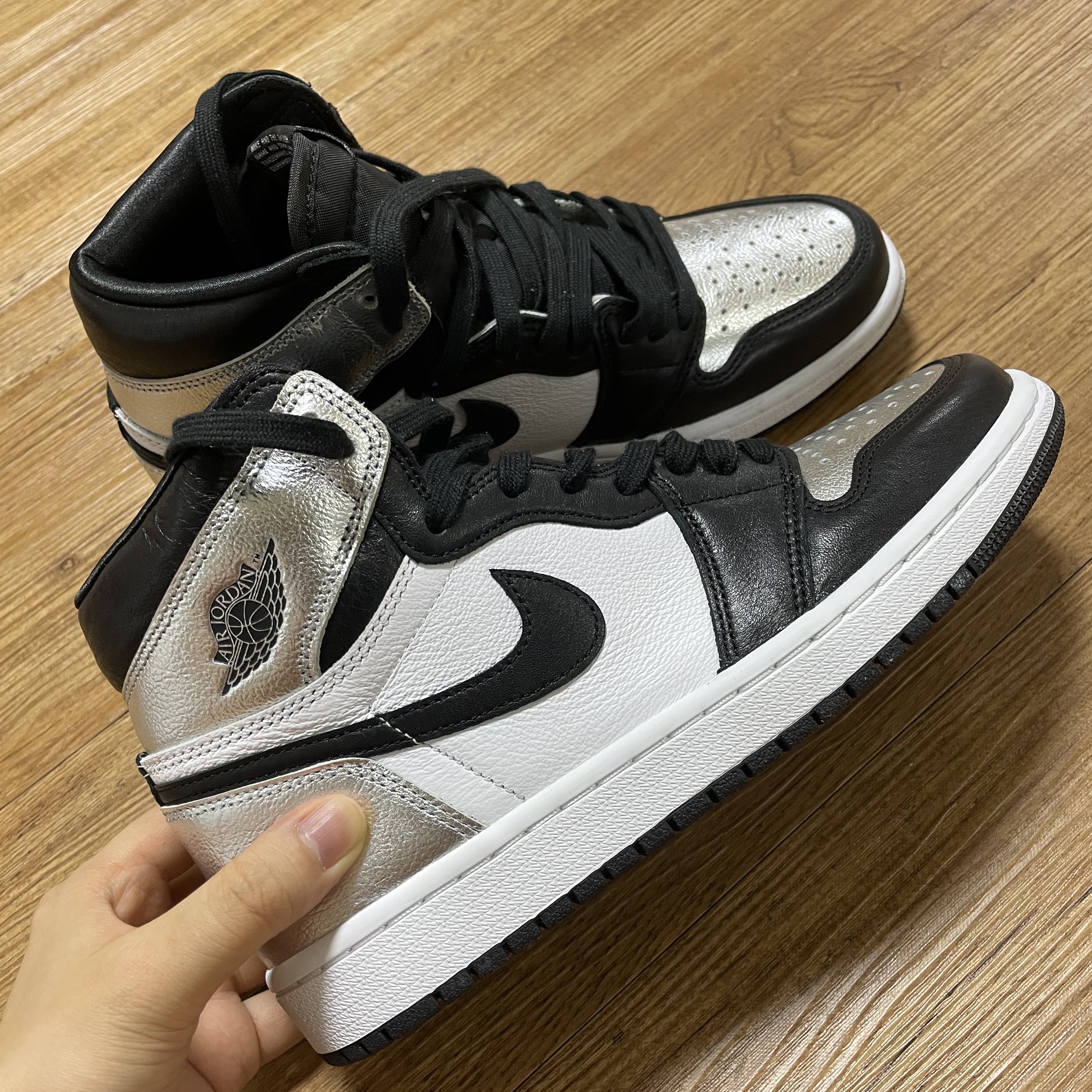 (W) Jordan 1 Retro High OG Silver Toe 착용 스타일