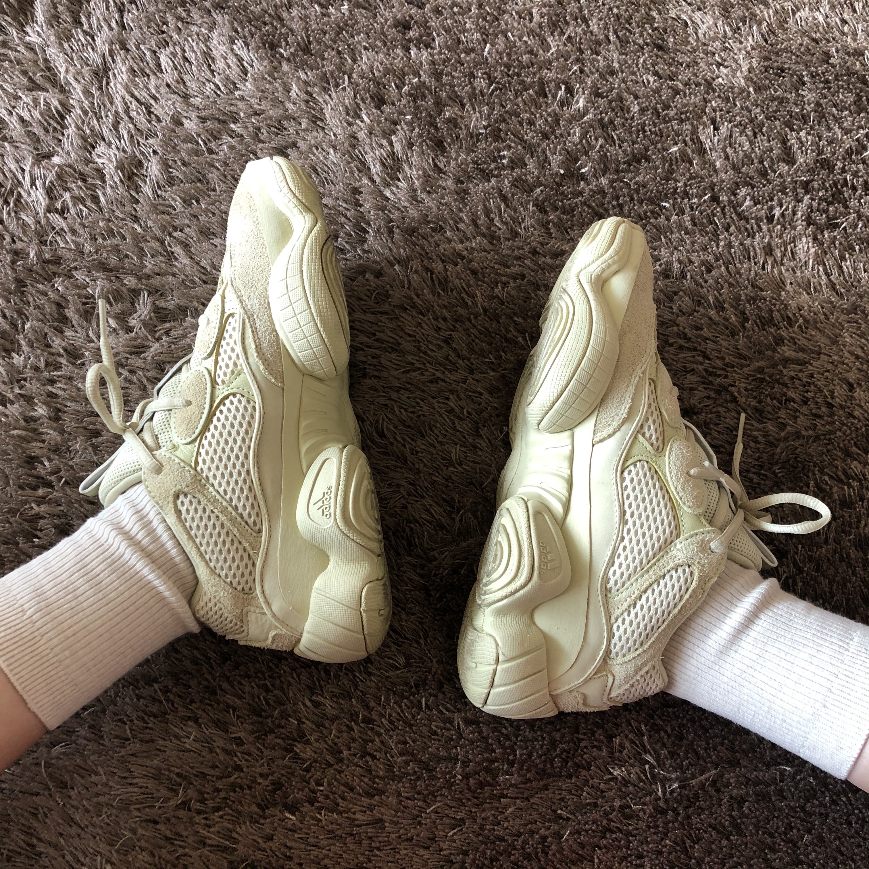 Adidas Yeezy 500 Super Moon Yellow 착용 스타일 - 1