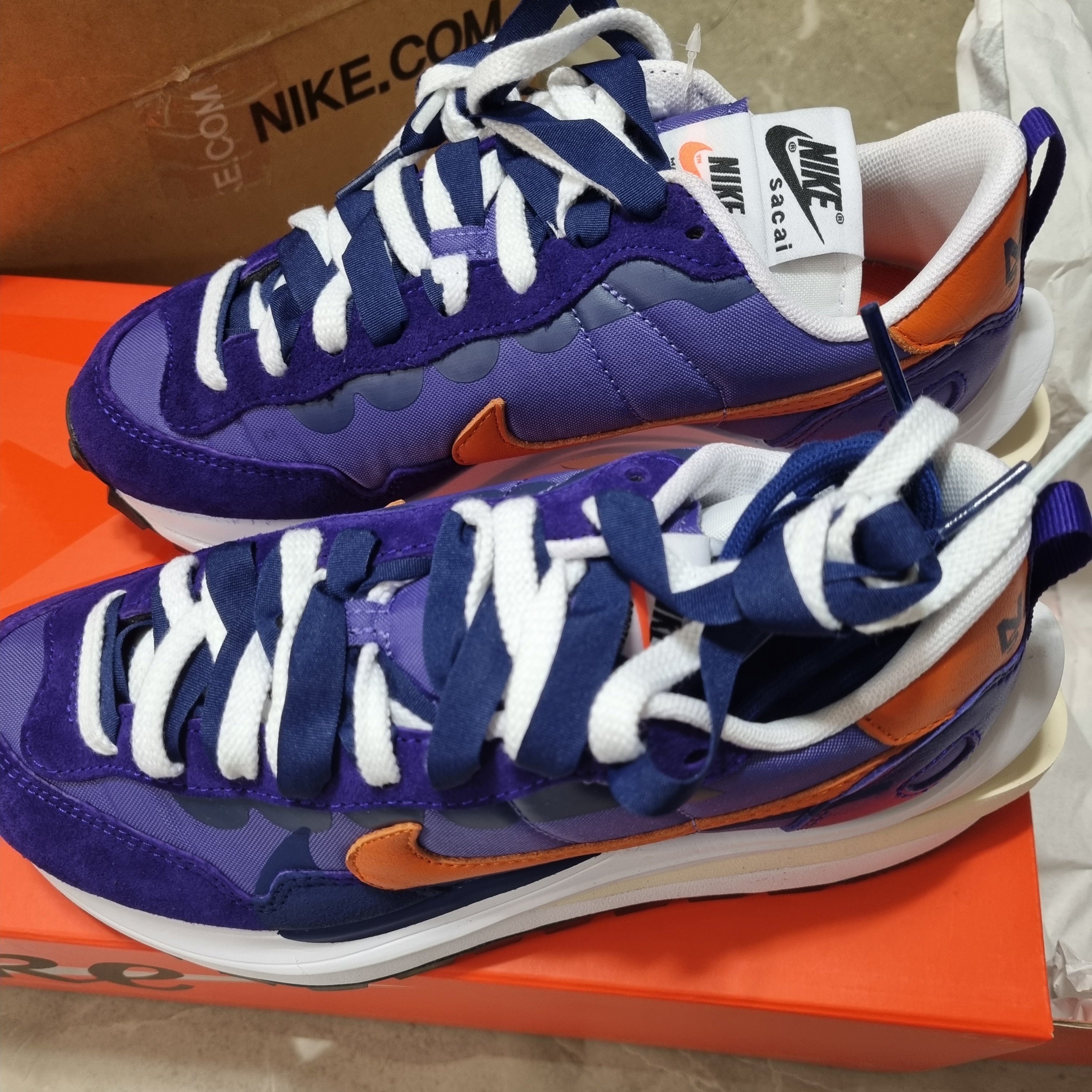 Nike x Sacai VaporWaffle Dark Iris 착용 스타일 - 1
