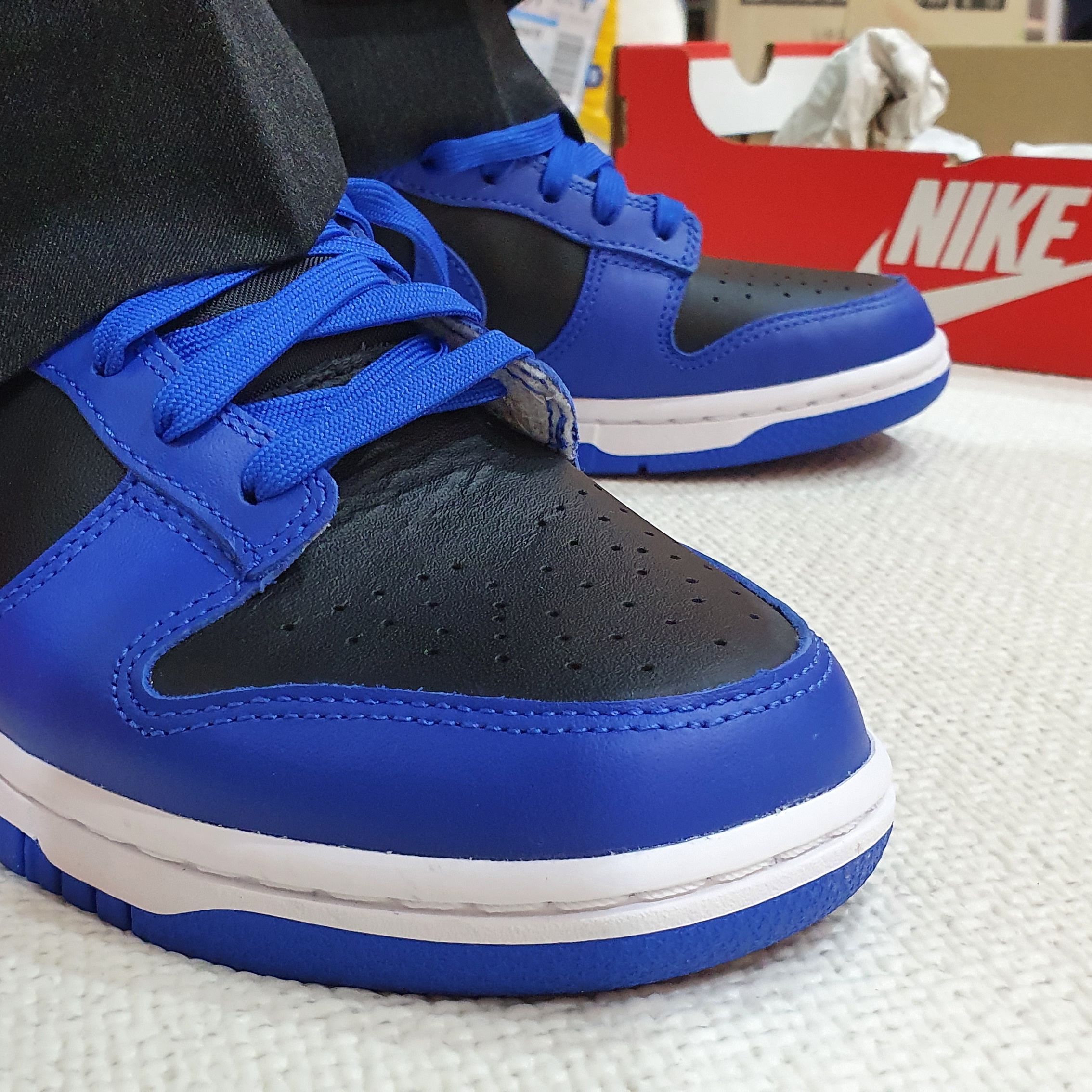 Nike Dunk Low Retro Hyper Cobalt 착용 스타일 - 1