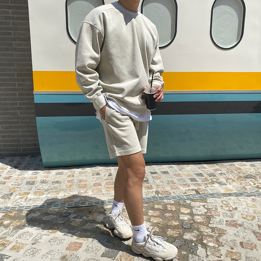 Adidas Yeezy 500 Blush 2018 착용 스타일 - 2
