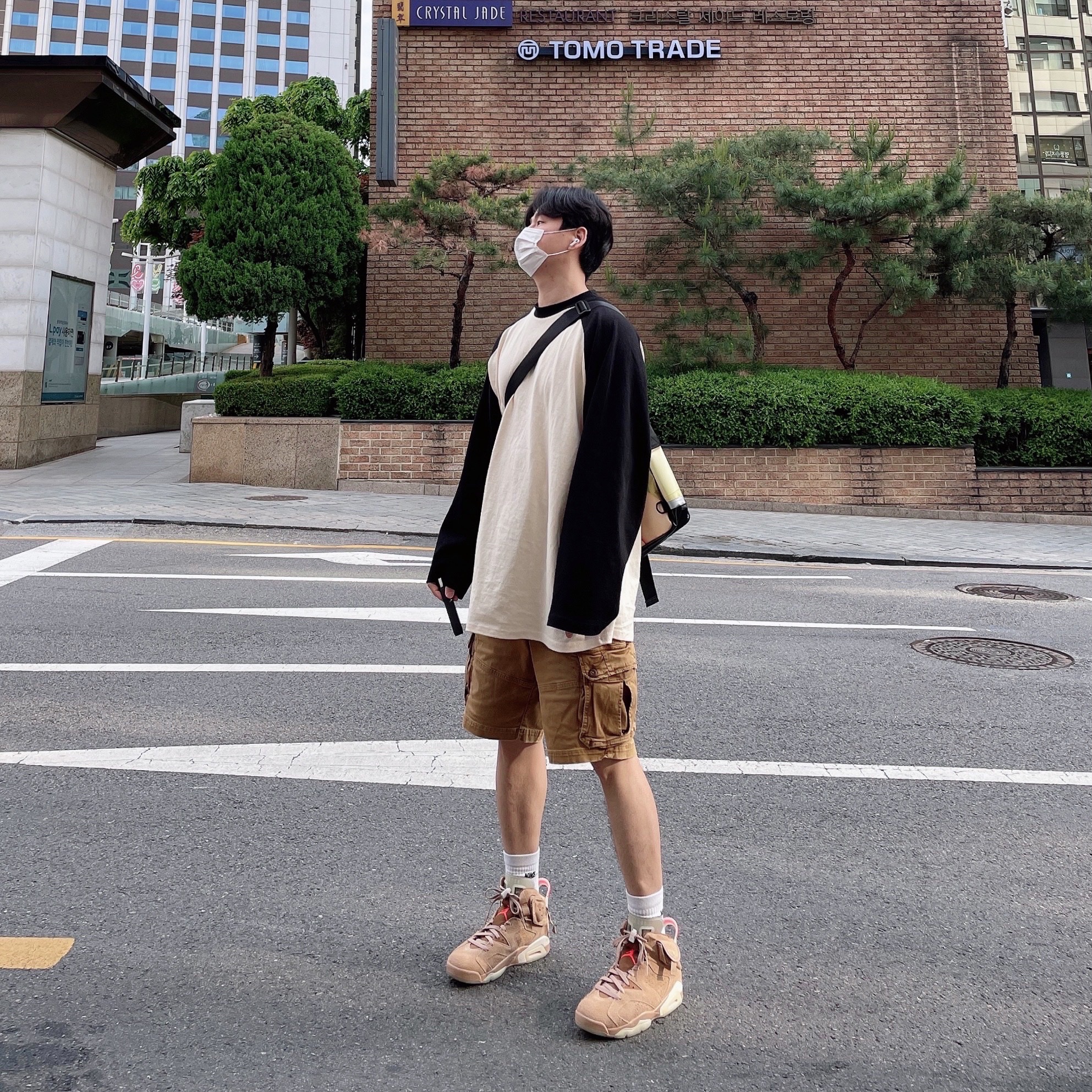 Jordan 6 x Travis Scott Retro SP British Khaki 착용 스타일
