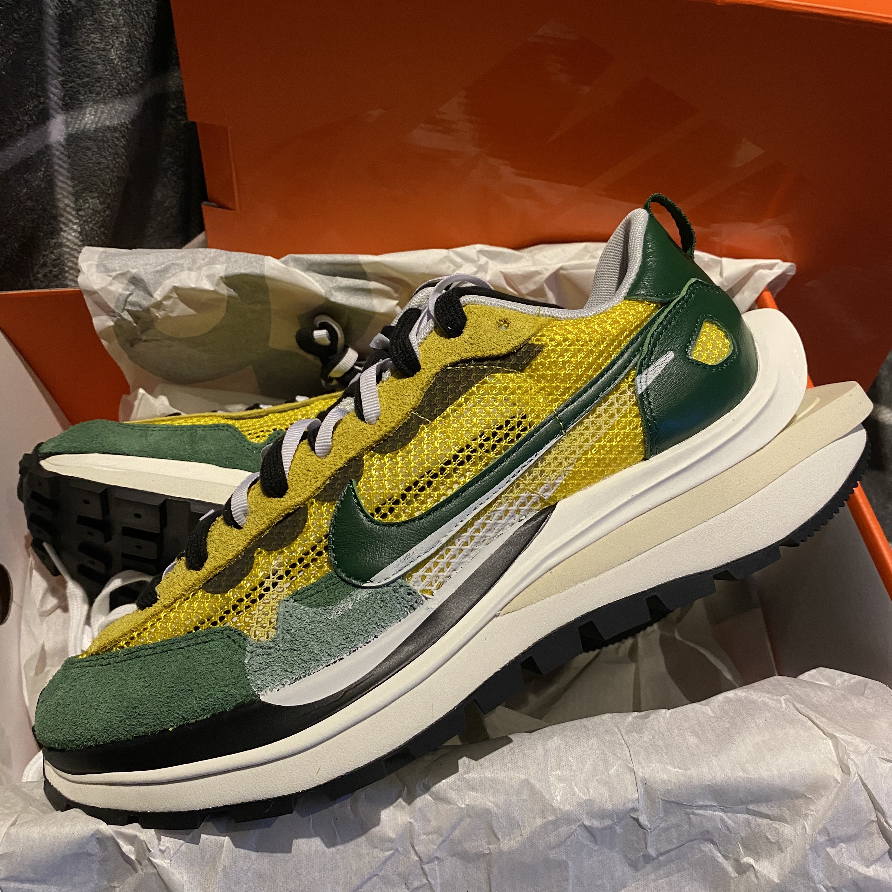 Nike x Sacai VaporWaffle Tour Yellow & Gorge Green Sail 착용 스타일