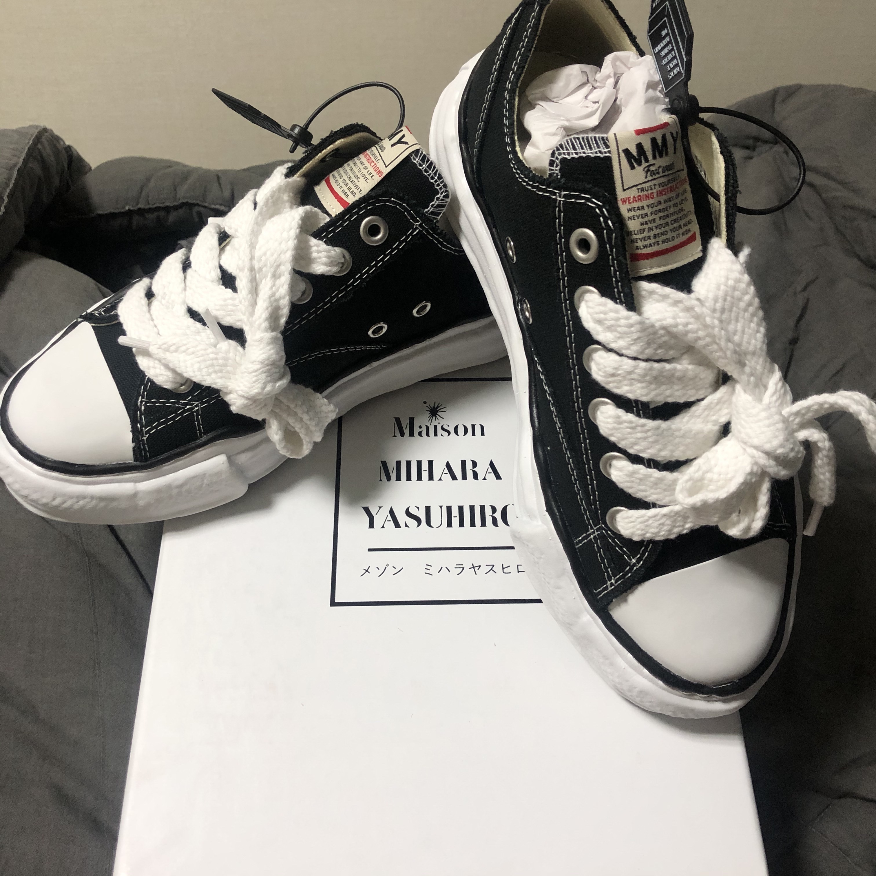 Maison Mihara Yasuhiro Peterson OG Sole Canvas Low Sneakers Black 착용 스타일 - 4