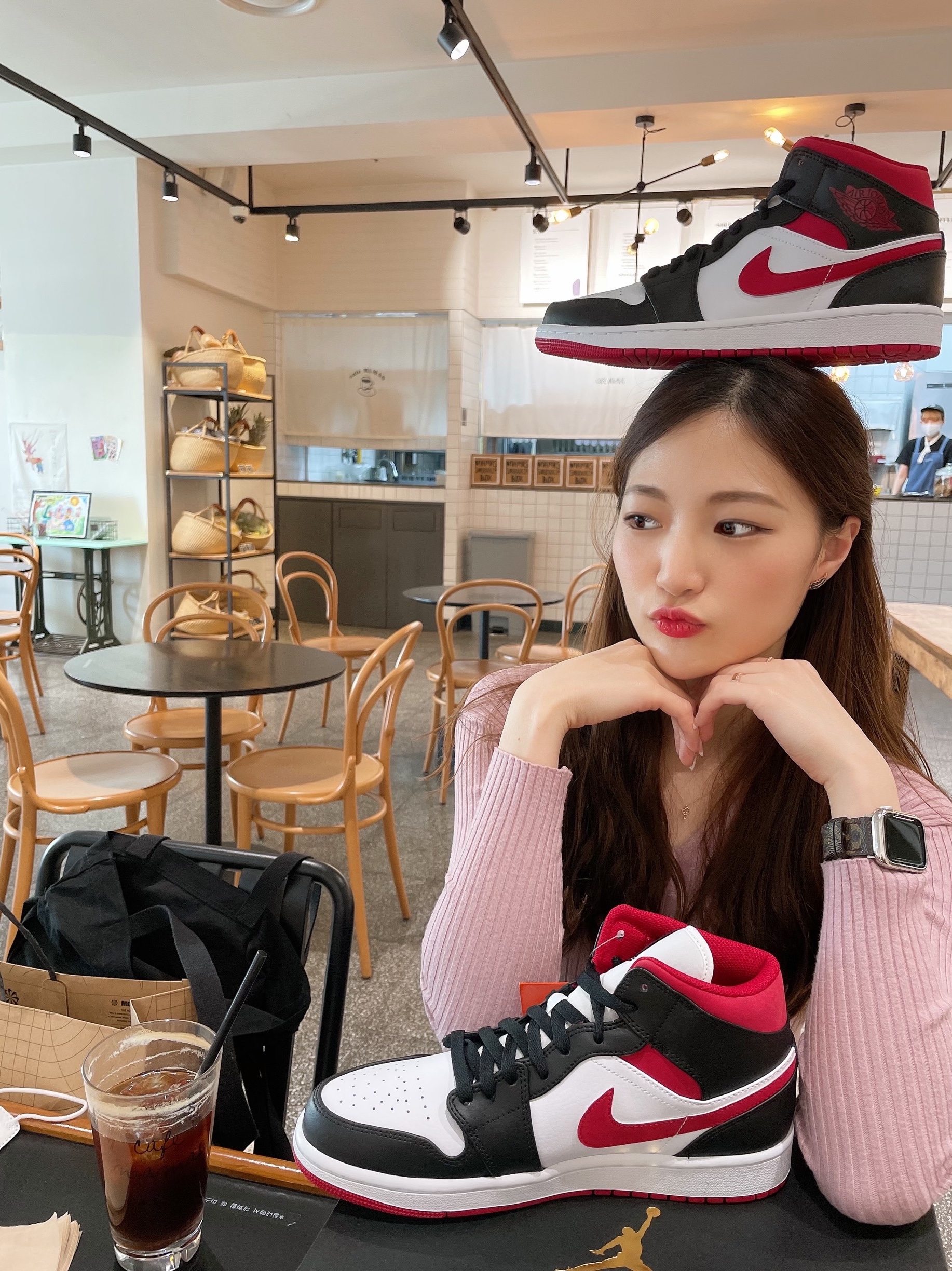 Jordan 1 Mid Gym Red Black White 착용 스타일