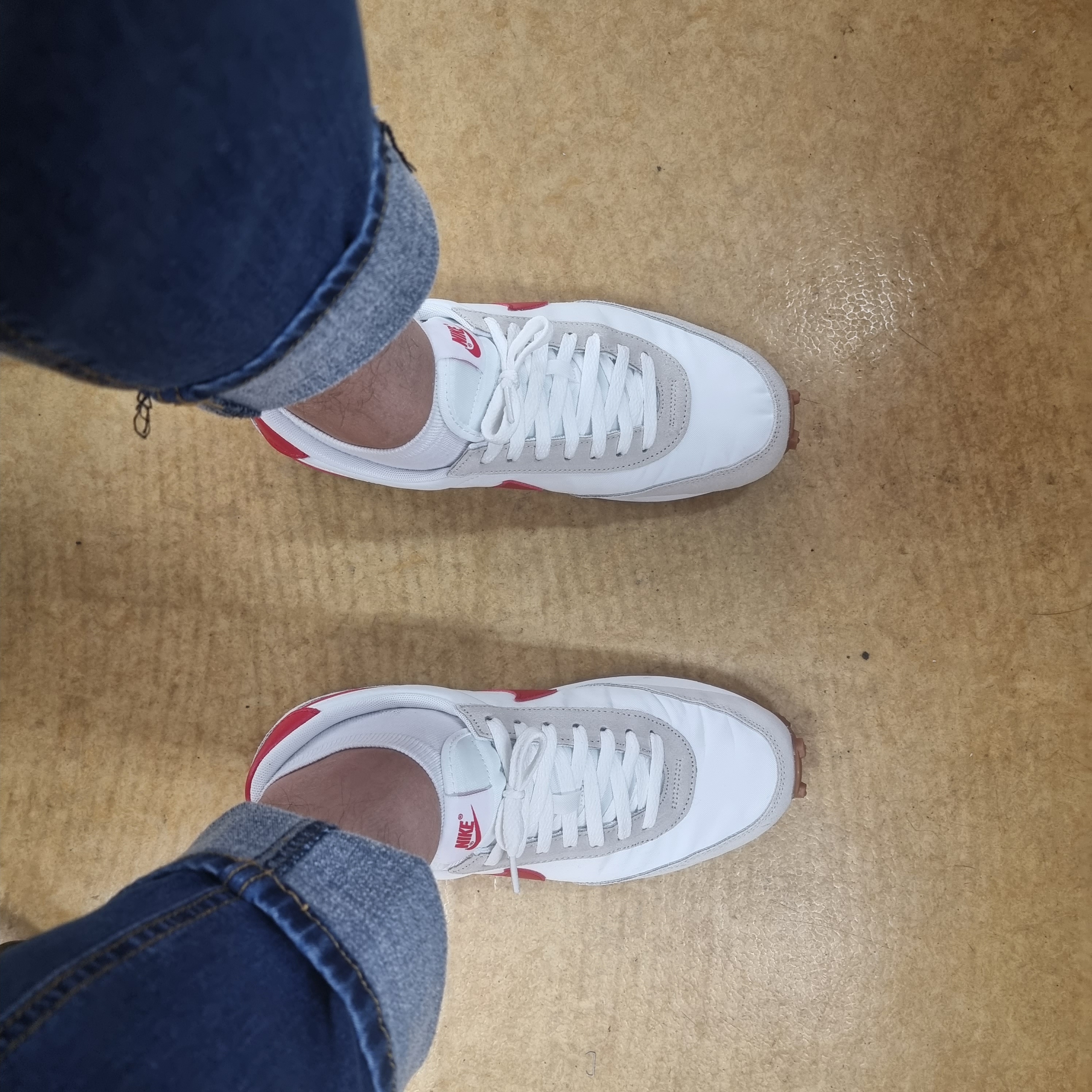 (W) Nike Daybreak Summit White University Red 착용 스타일 - 2