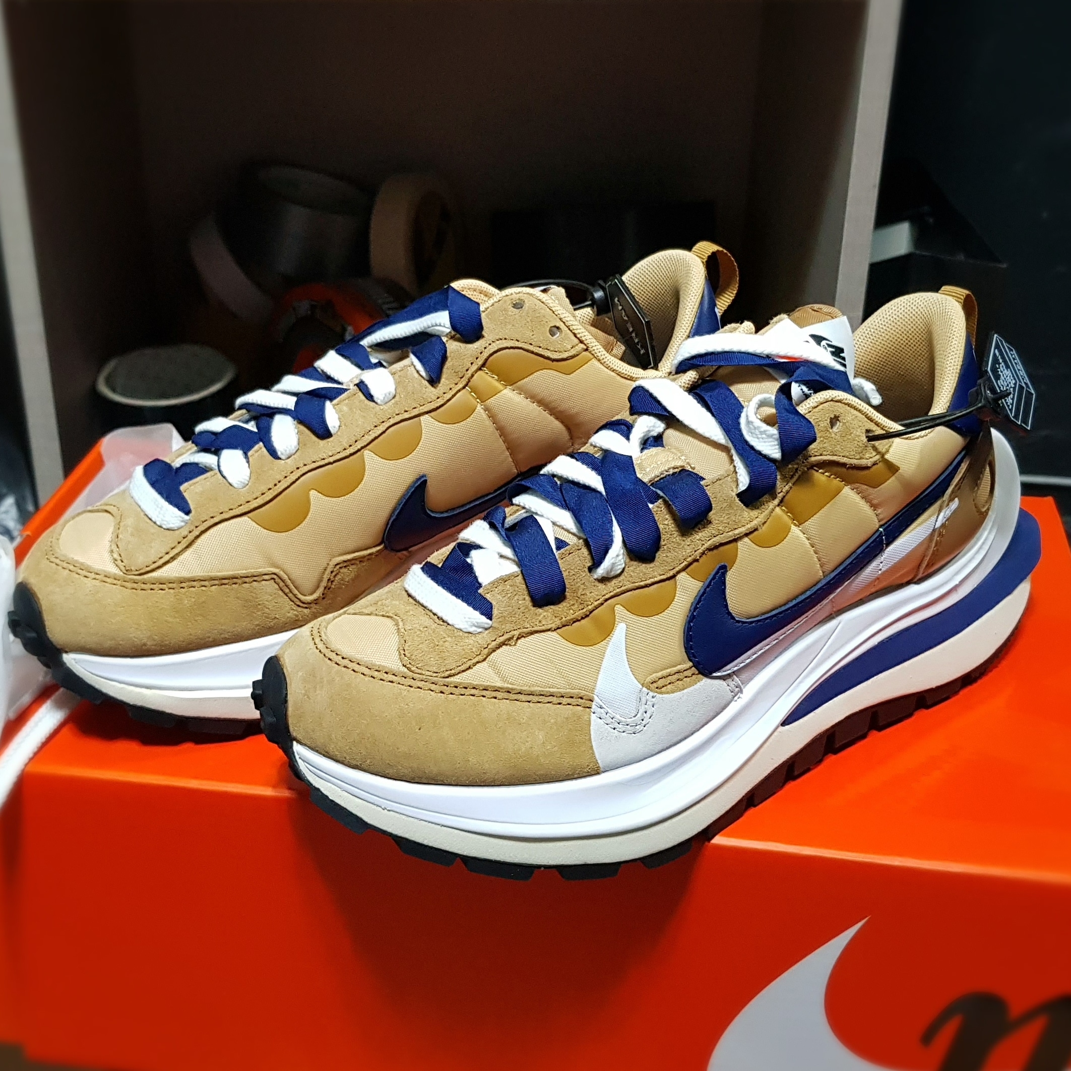 Nike x Sacai VaporWaffle Sesame and Blue Void 착용 스타일
