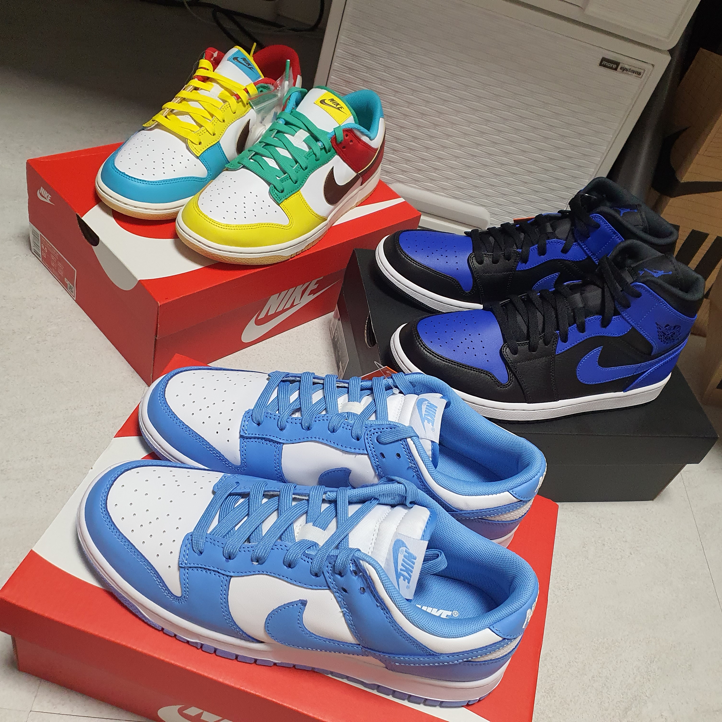 Nike Dunk Low Retro University Blue, Nike Dunk Low SE Free.99 White 착용 스타일