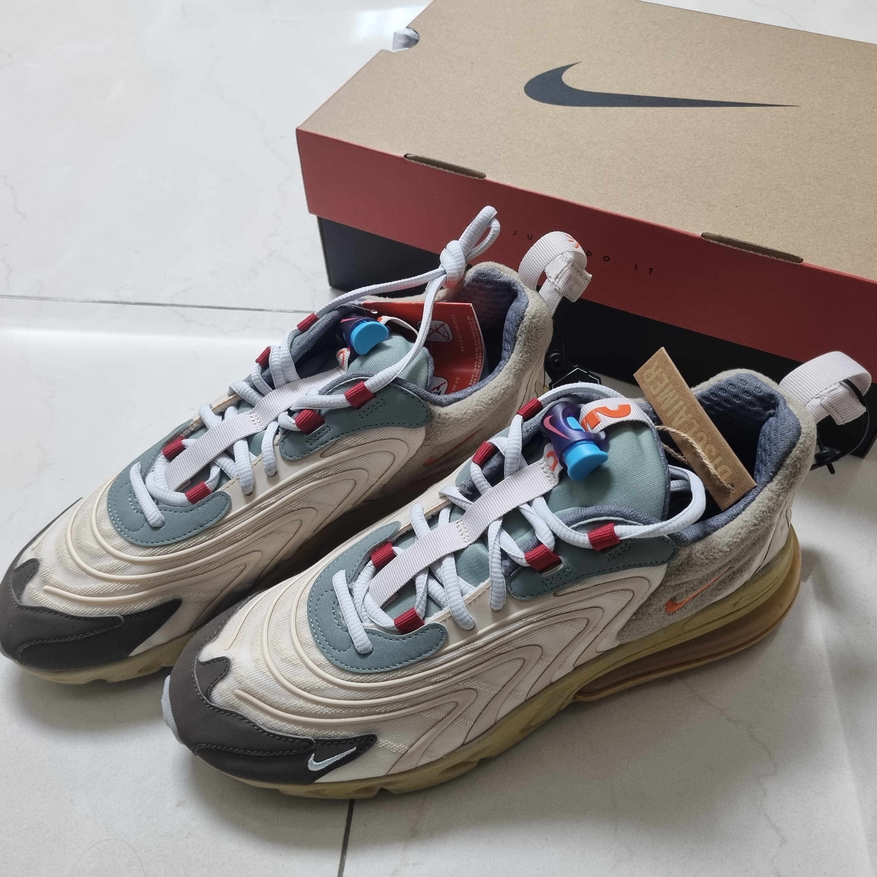 Nike x Travis Scott Air Max 270 React Cactus Trails 착용 스타일 - 1