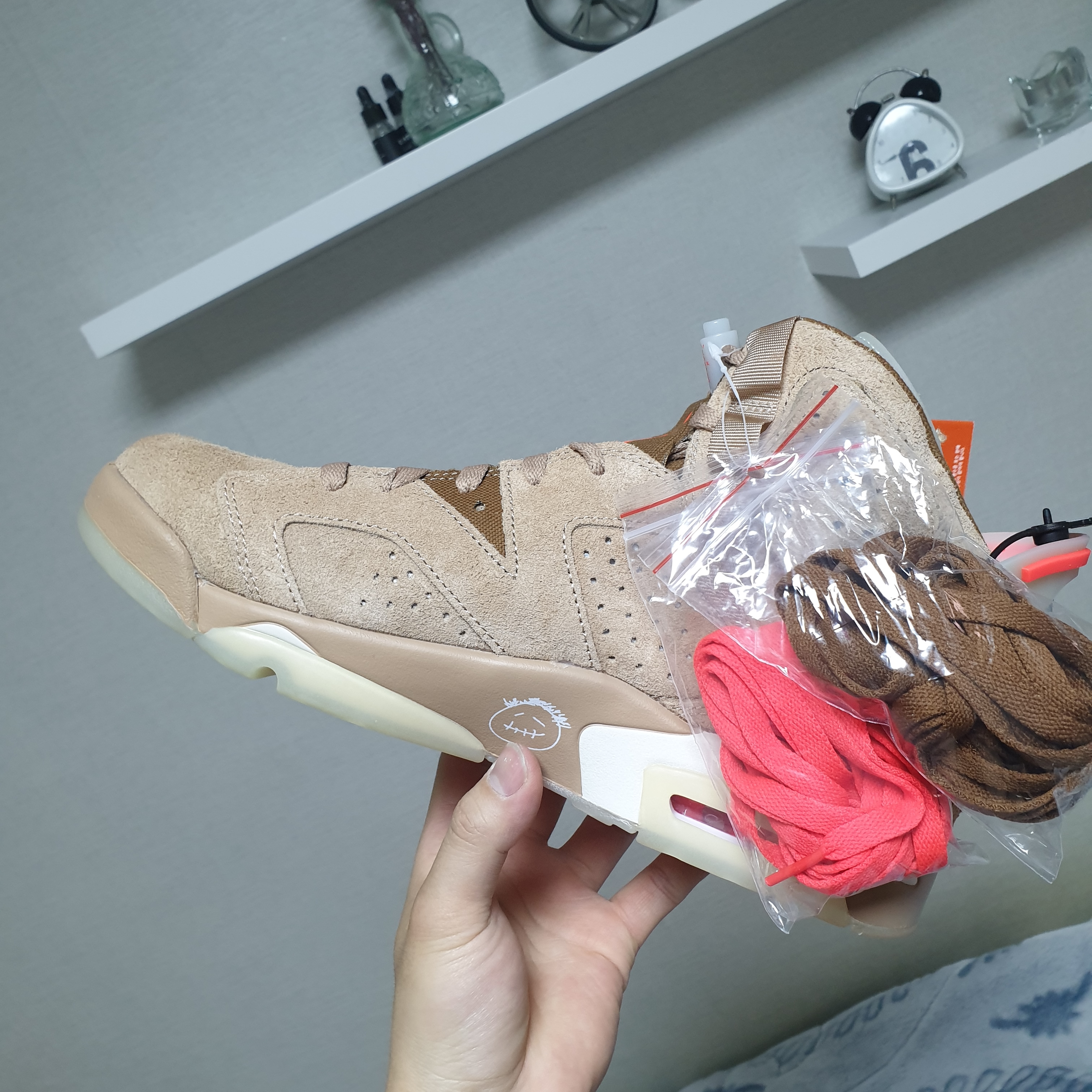 Jordan 6 x Travis Scott Retro SP British Khaki 착용 스타일 - 3