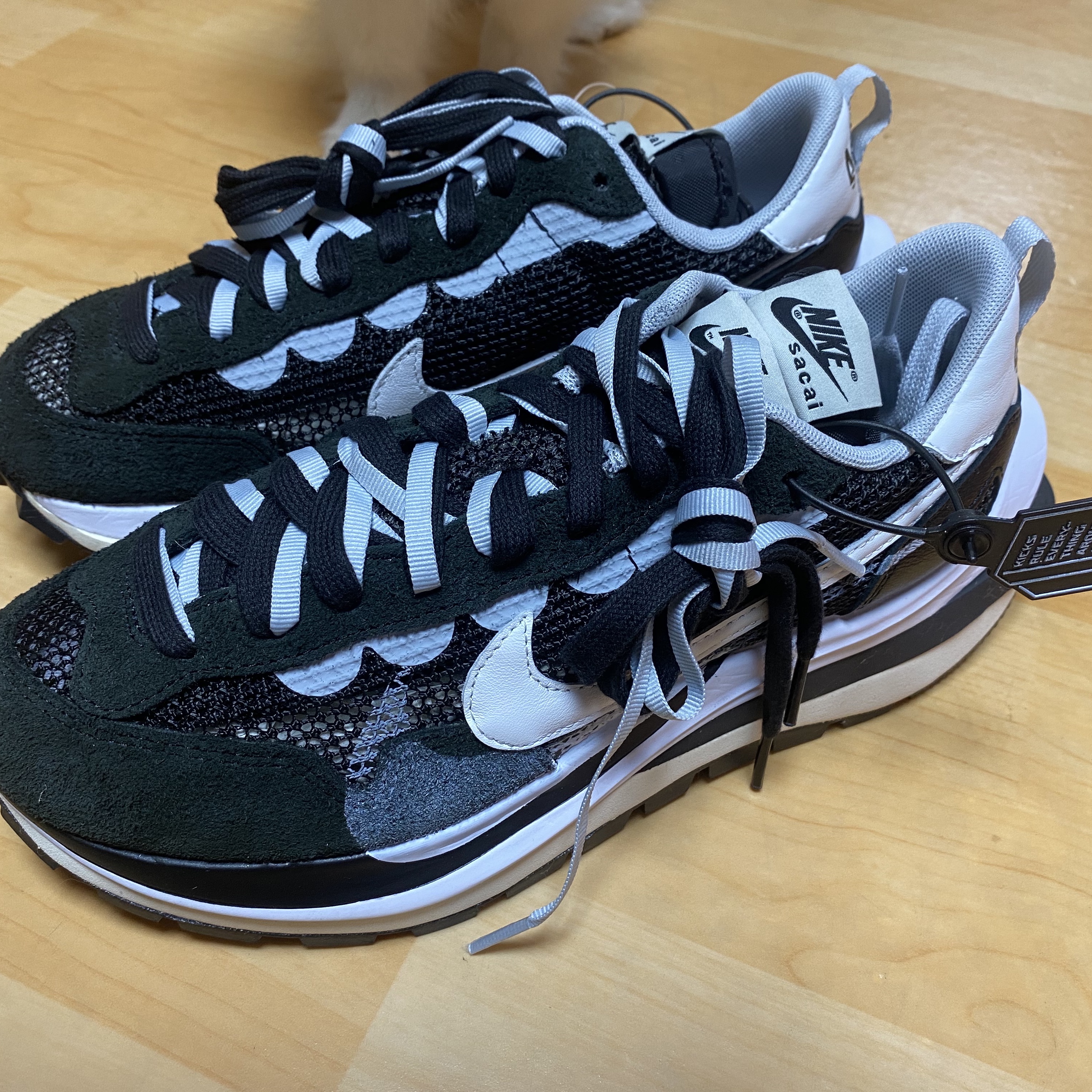 Nike x Sacai VaporWaffle Black White 착용 스타일 - 2